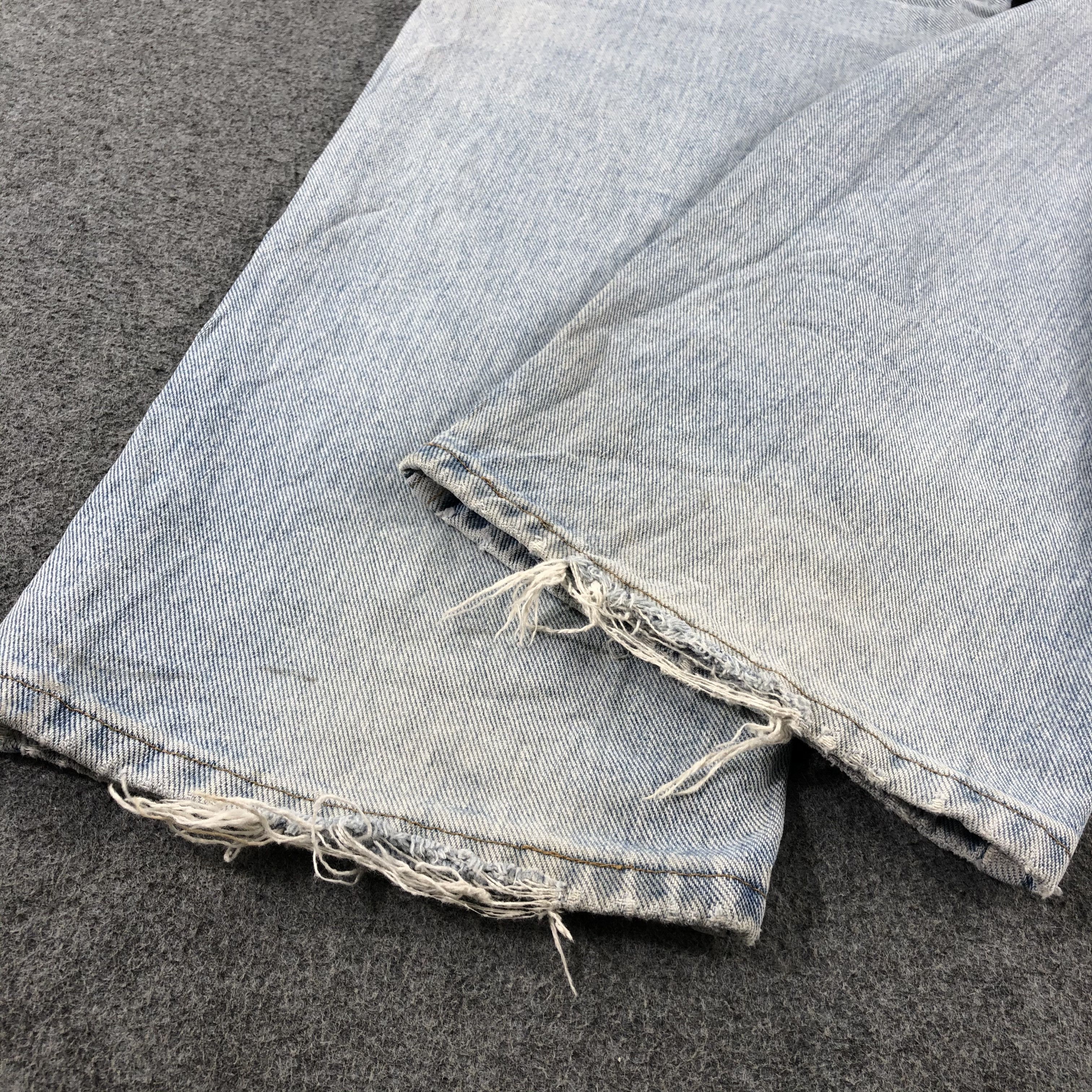 Vintage Vintage Light Wash Wrangler Jeans-J2400 Size US 35 - 6 Thumbnail