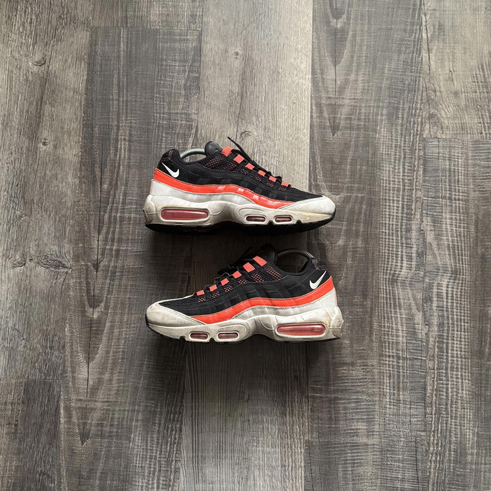 Nike NIKE • Air Max '95 "Baltimore Away" (8M) Size US 8 / EU 41 - 1 Thumbnail