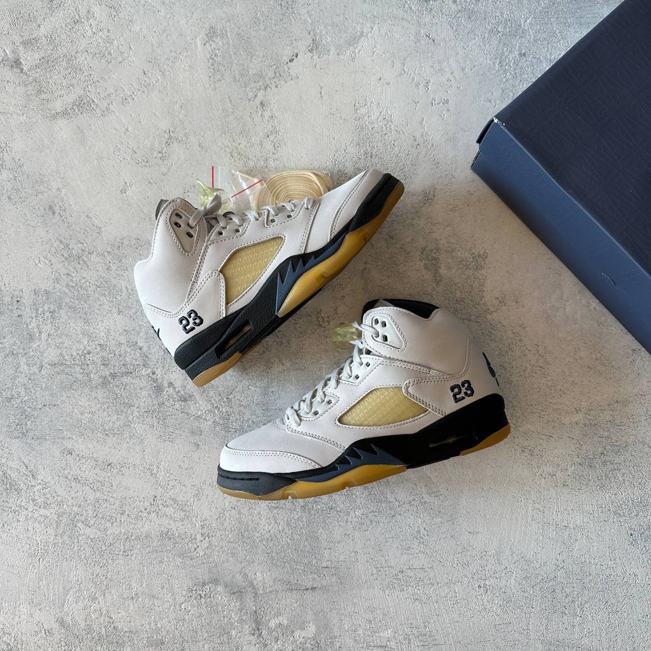 Jordan Brand Air Jordan 5 x A Ma Maniére 'Dawn' Size 38 FZ5758-004 Size US 7 / IT 37 - 1 Thumbnail