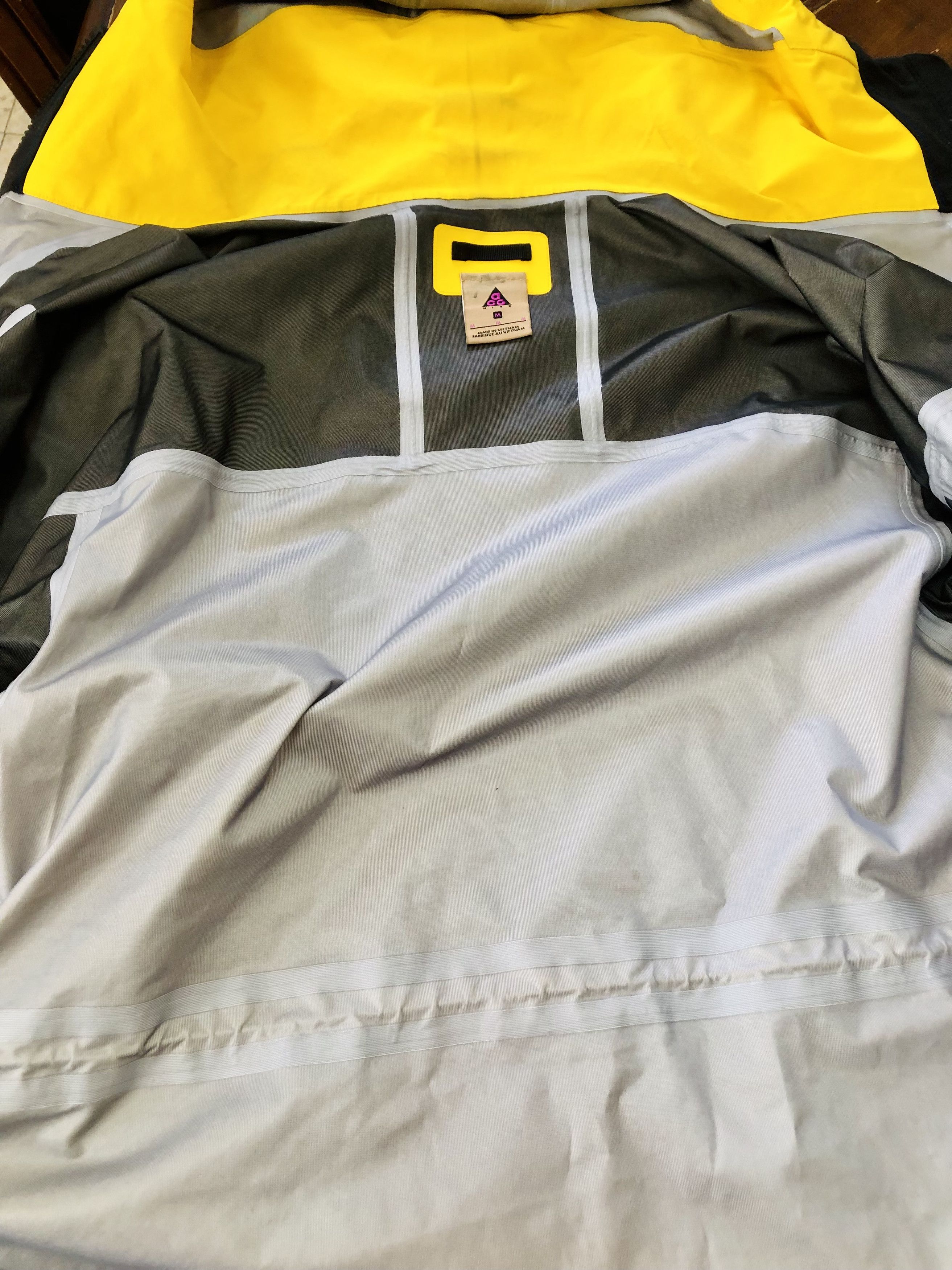 Nike ACG Nike ACG GoreTex Jacket Yellow and Black Size US M / EU 48-50 / 2 - 4 Thumbnail