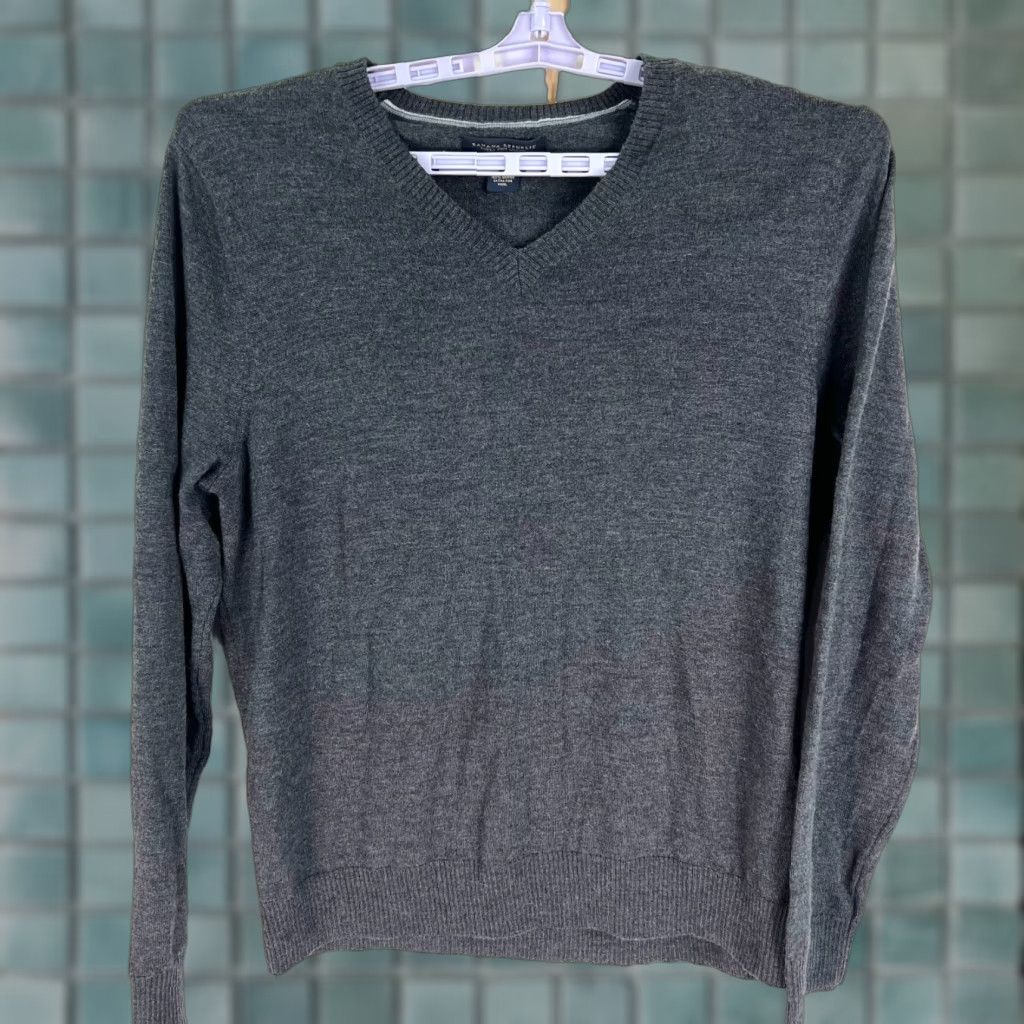 Banana Republic Banana Republic Wool Sweater Mens V Neck Extra Fine Italian Merino Wool Gray L Size US L / EU 52-54 / 3 - 1 Thumbnail