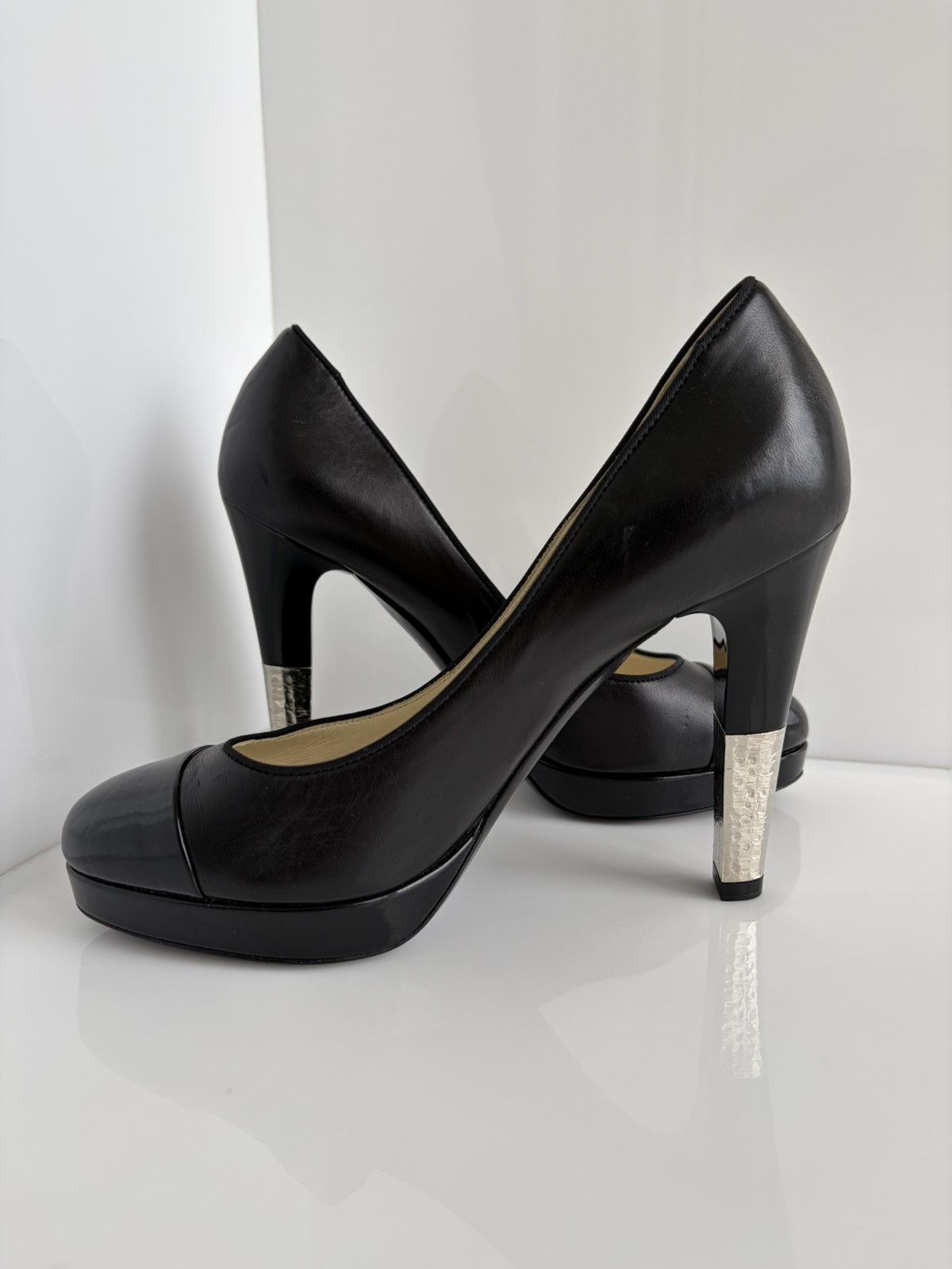 Chanel Chanel CC Logo Leather And Patent Cap Toe Heels Size 37C Size US 7 / IT 37 - 8 Thumbnail