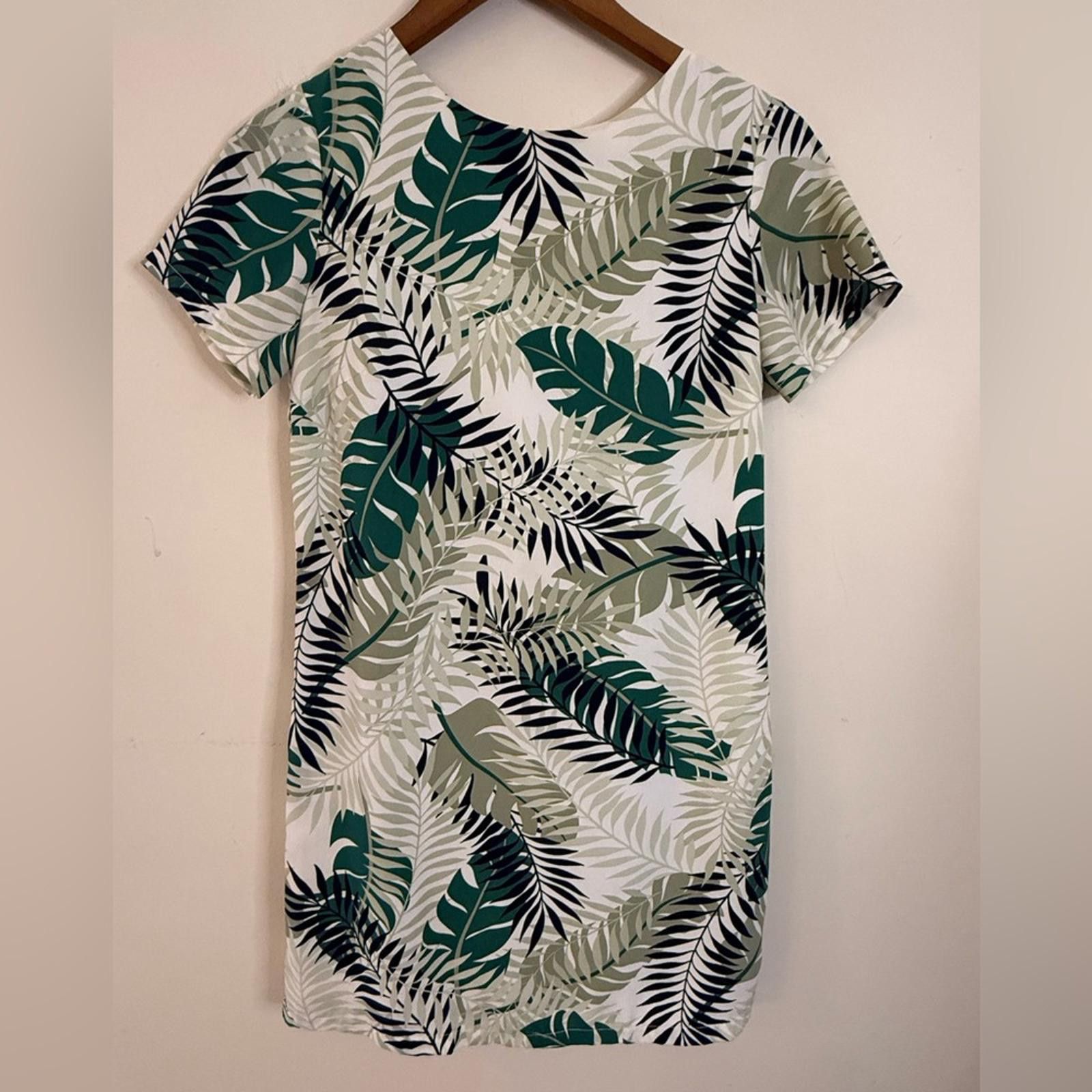 Lulus Lulus tropical palm leaf short sleeve sheath dress SZ XS Size XS / US 0-2 / IT 36-38 - 1 Thumbnail