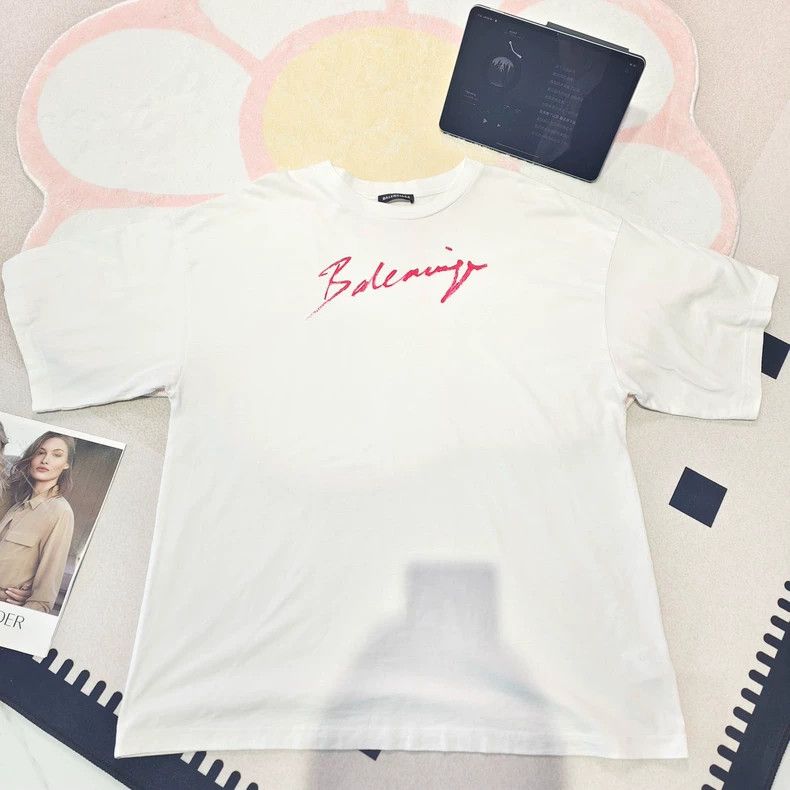 Balenciaga Balenciaga White Short Sleeve T-Shirt with Red Cursive Log Size US M / EU 48-50 / 2 - 1 Thumbnail