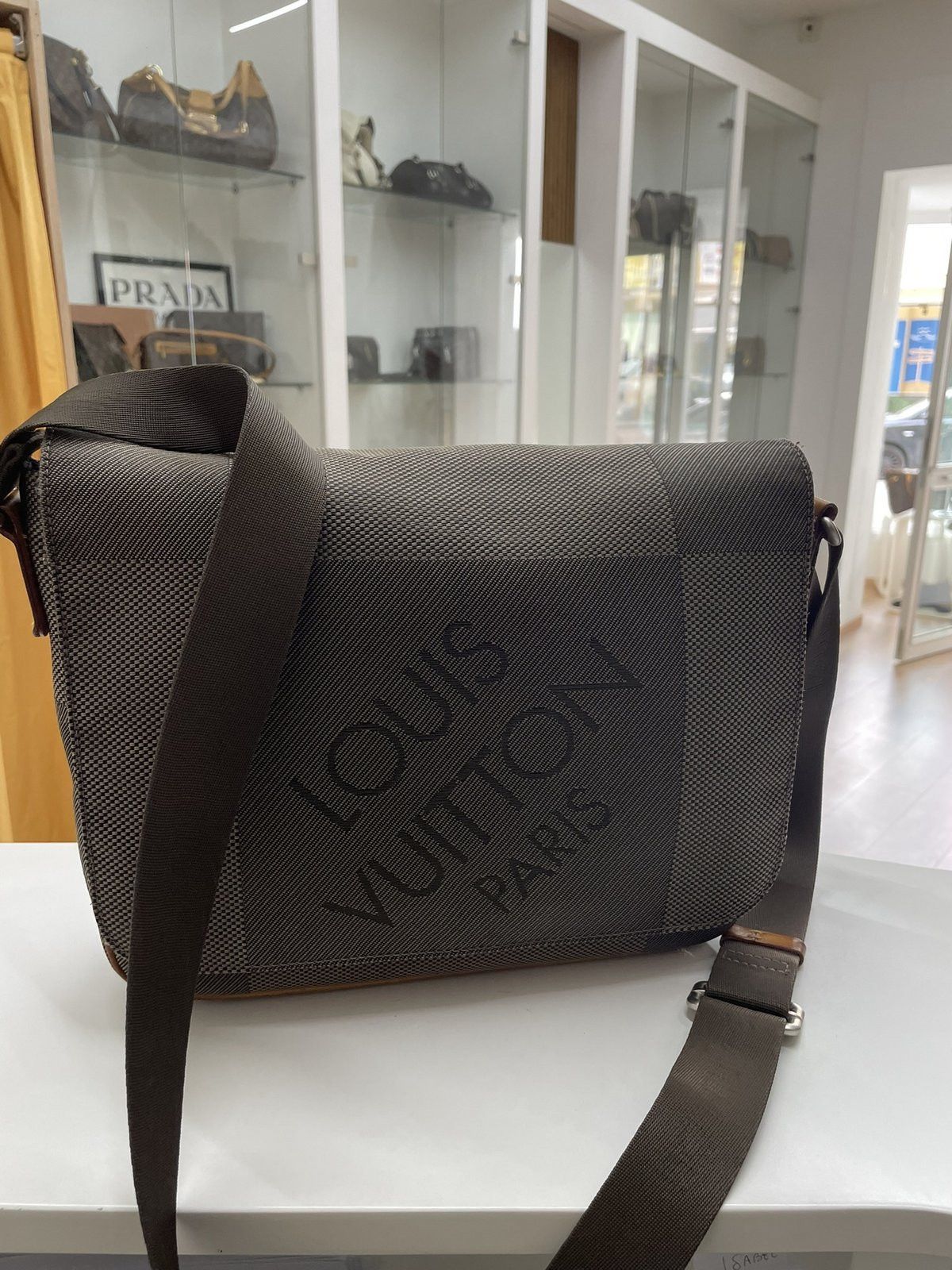 Louis Vuitton Louis Vuitton Geant Messenger bag Size 30 - 16 Thumbnail