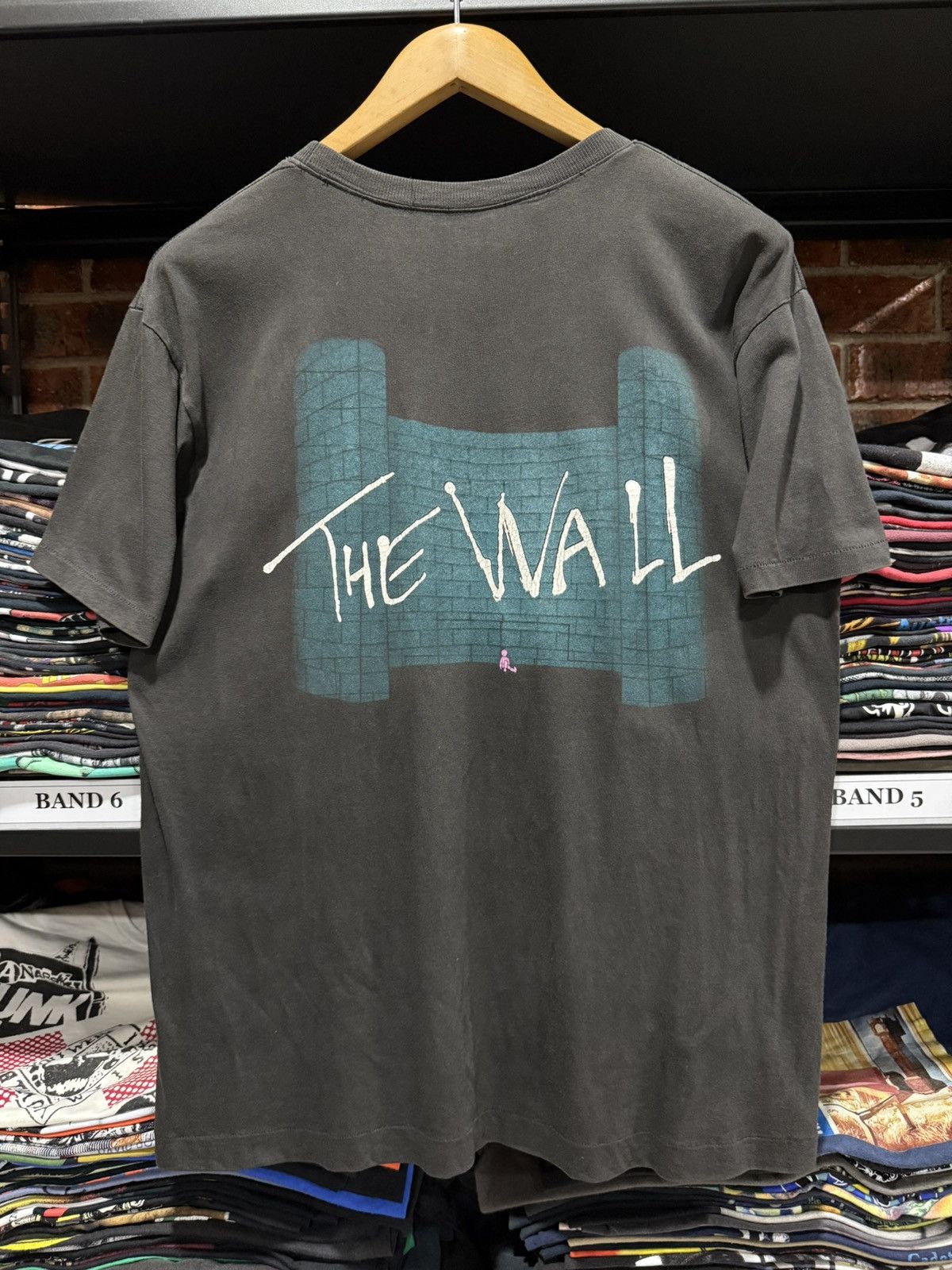 Band Tees Vintage 90s Pink Floyd The Wall Faded Tee Size US L / EU 52-54 / 3 - 2 Thumbnail
