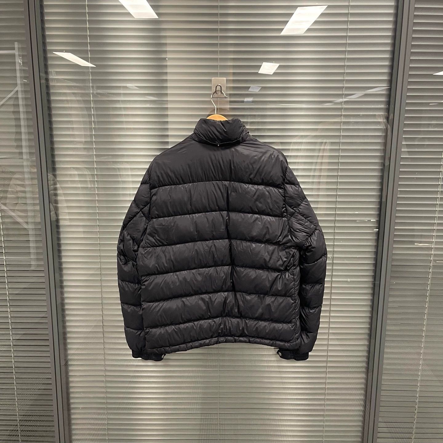 Moncler Moncler Classic Big Chest Logo Down Jacket 3 99N Size US M / EU 48-50 / 2 - 2 Thumbnail