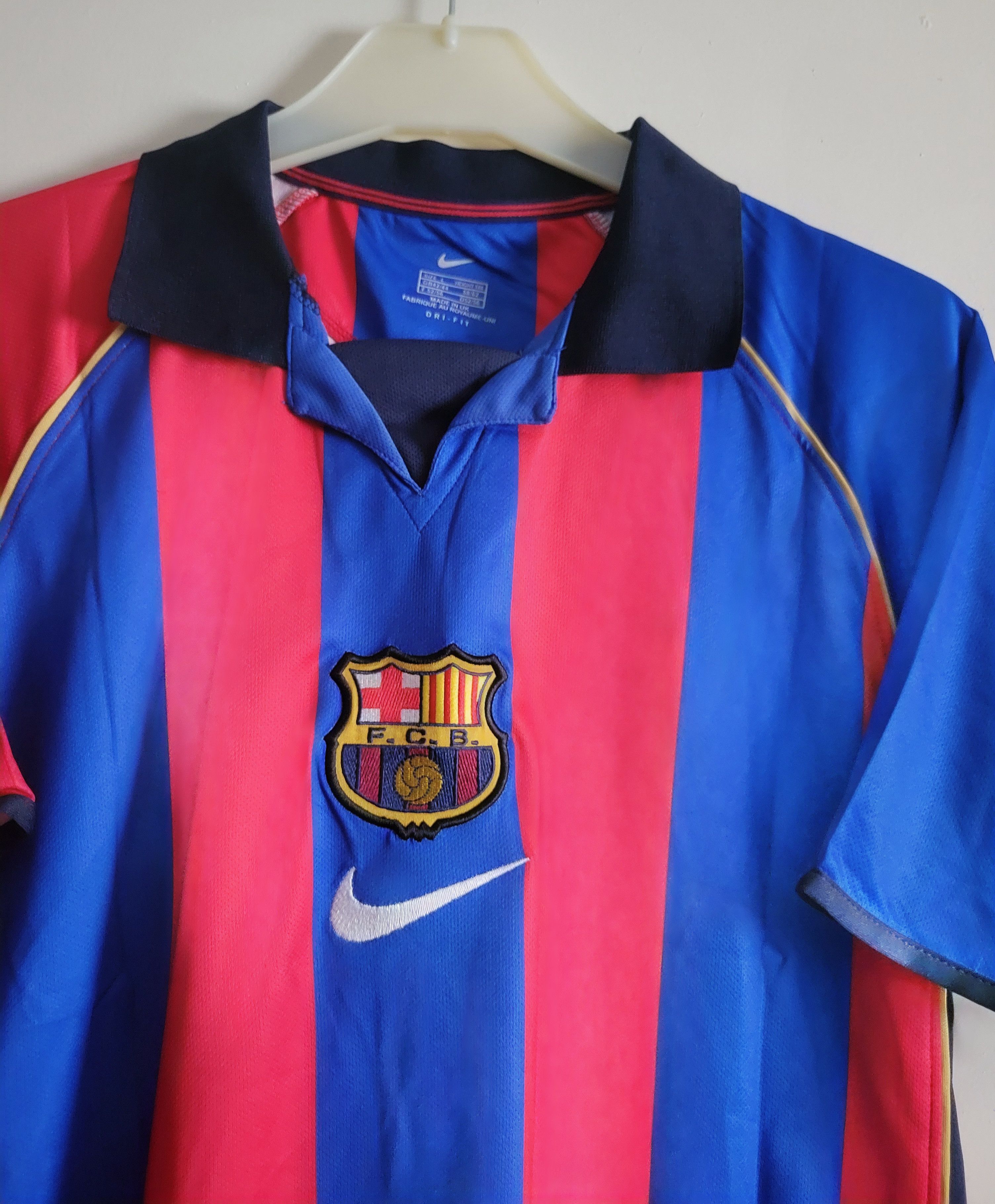 Other Barcelona 2001-2002 Kluivert 9 Vintage Soccer Jersey Size US L / EU 52-54 / 3 - 6 Thumbnail