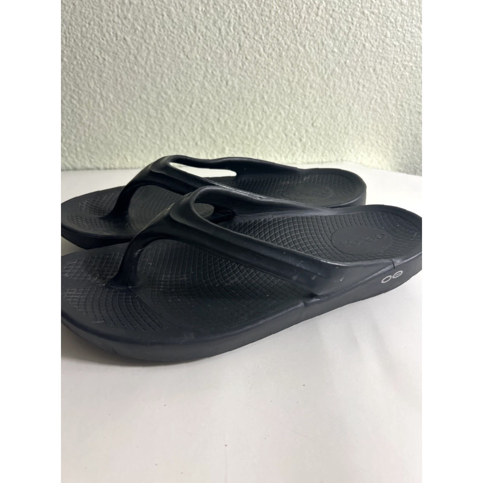 Vintage OOFOS Slides Thong Sandals Women 11 42 Black recovery UV logo? Size US 11 / IT 41 - 7 Thumbnail