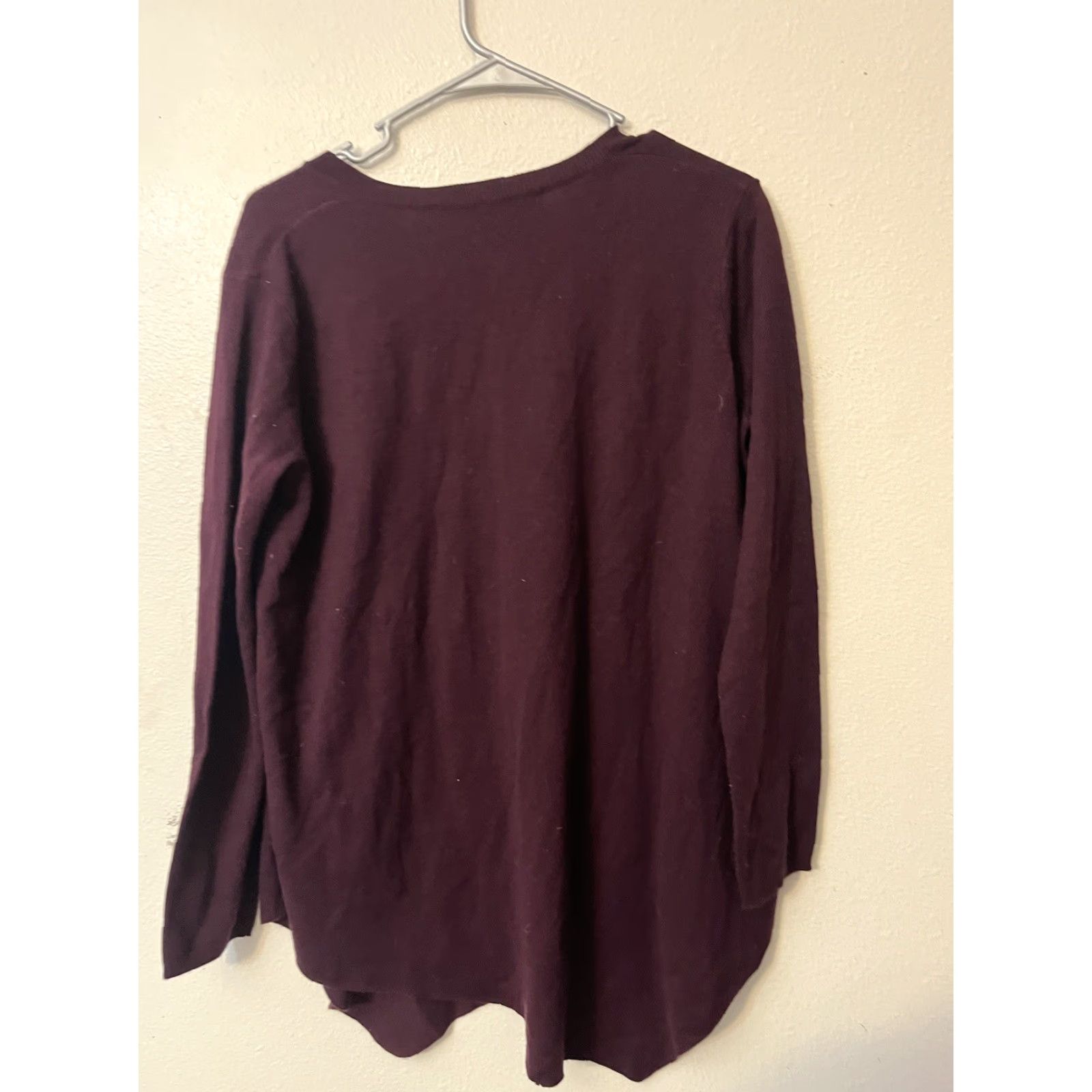 French Connection VINTAGE French Connection Women's Maroon Sweater Size Medium Acrylic Blend V Neck Size M / US 6-8 / IT 42-44 - 2 Thumbnail