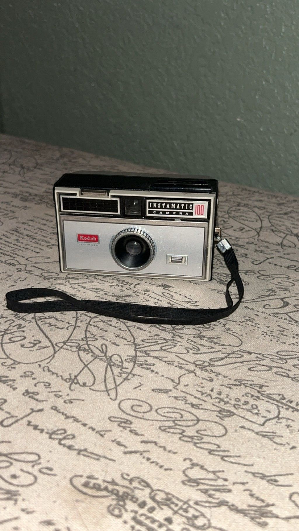 Kodak Vintage Kodak Instamatic 104 Film Camera 1960’s Cool Vintage Size ONE SIZE - 2 Thumbnail