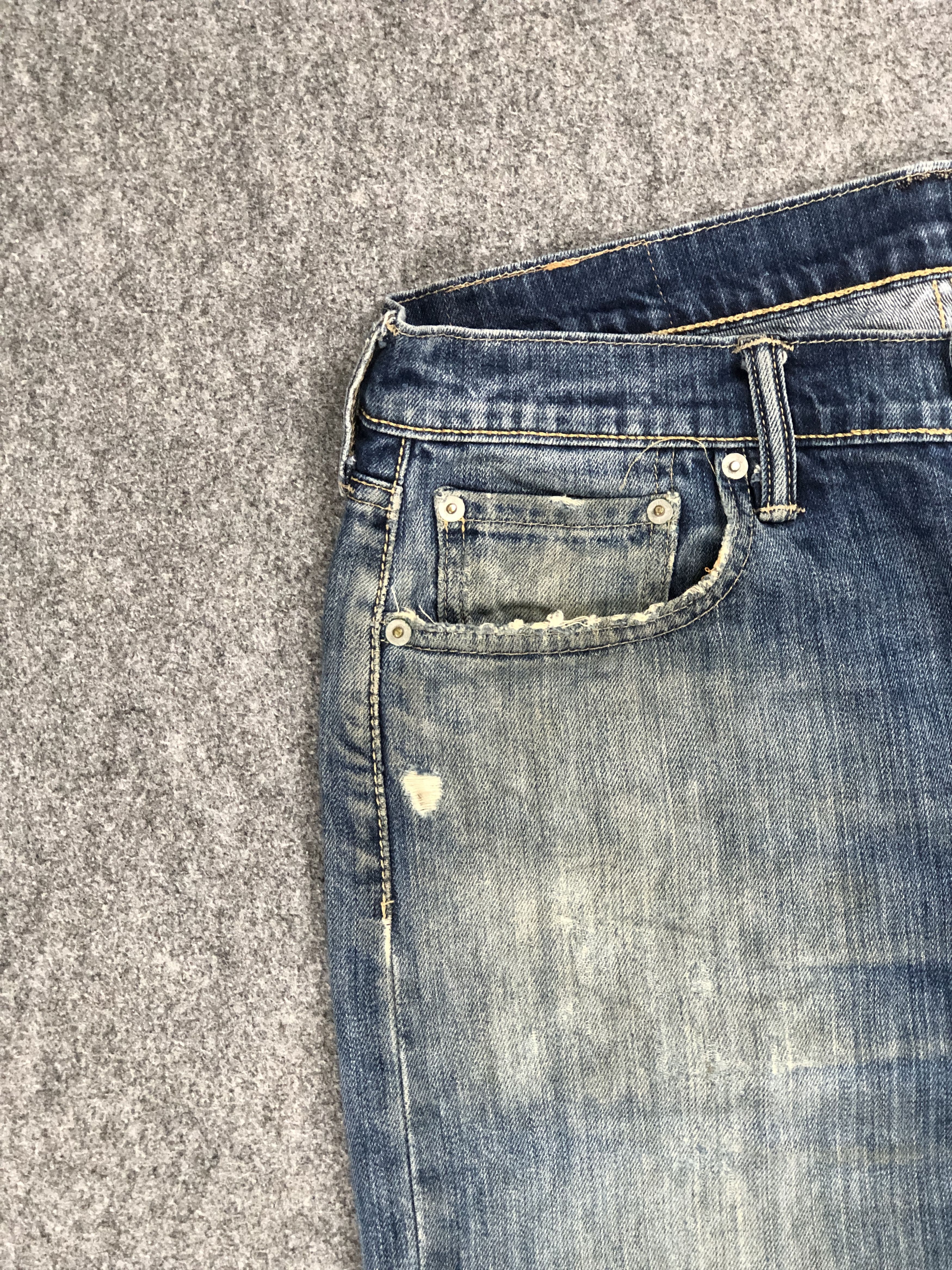 Levi's × Vintage Distressed Vintage Levi's 513 Faded Blue Jeans DP2248 Size US 33 - 10 Thumbnail