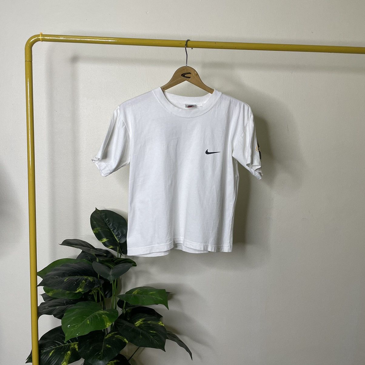 Nike × Vintage Vintage 1990s Nike Block Cropped T Shirt Size US S / EU 44-46 / 1 - 4 Thumbnail