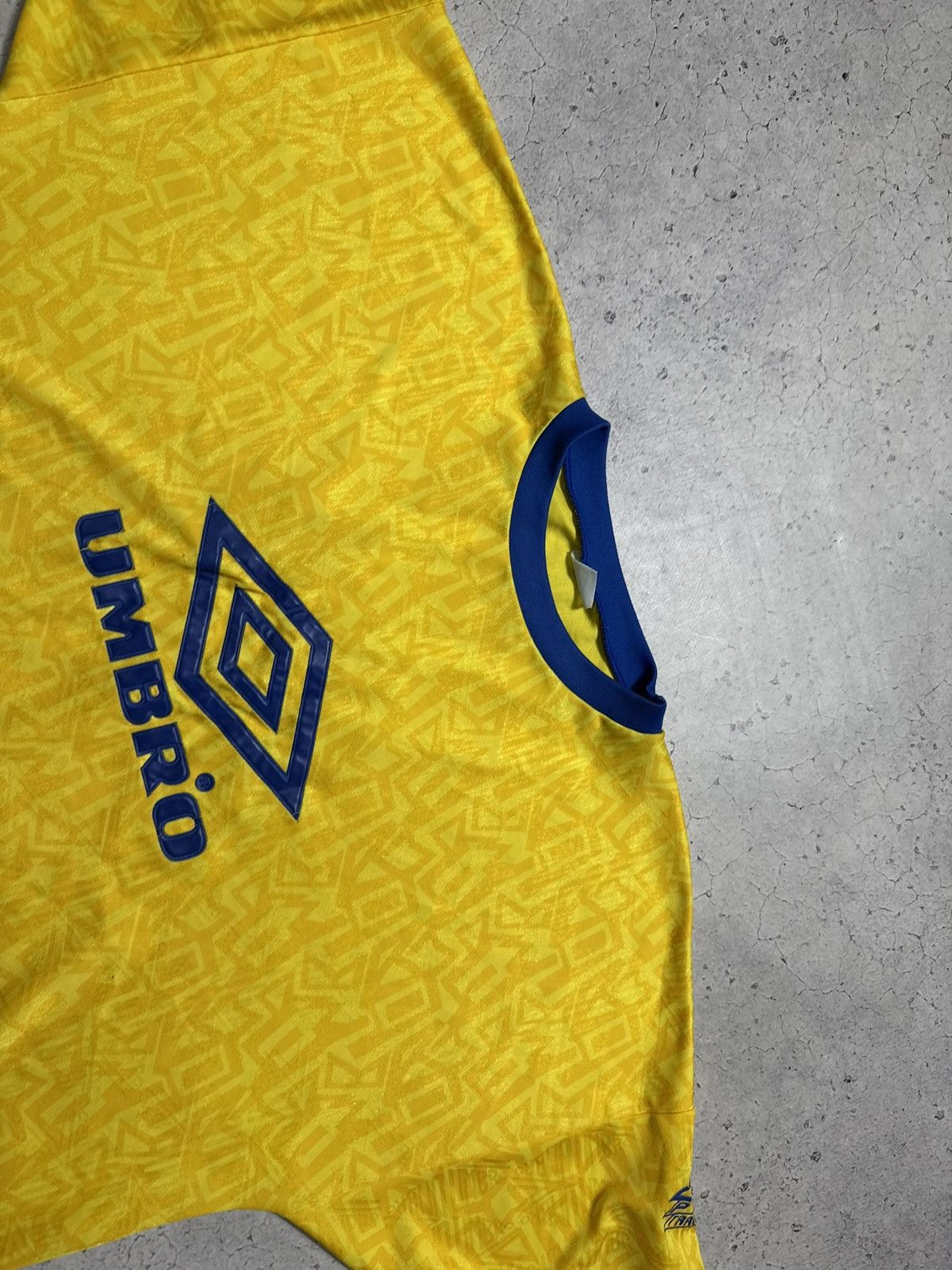 Umbro Umbro Vintage 90’s Jersey Shirt Big Logo Monogram Size US XXL / EU 58 / 5 - 2 Thumbnail
