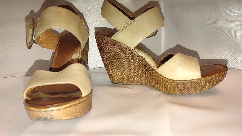 Born Born Leather Wedge Sandal Size 7 Size US 7 / IT 37 - 6 Thumbnail