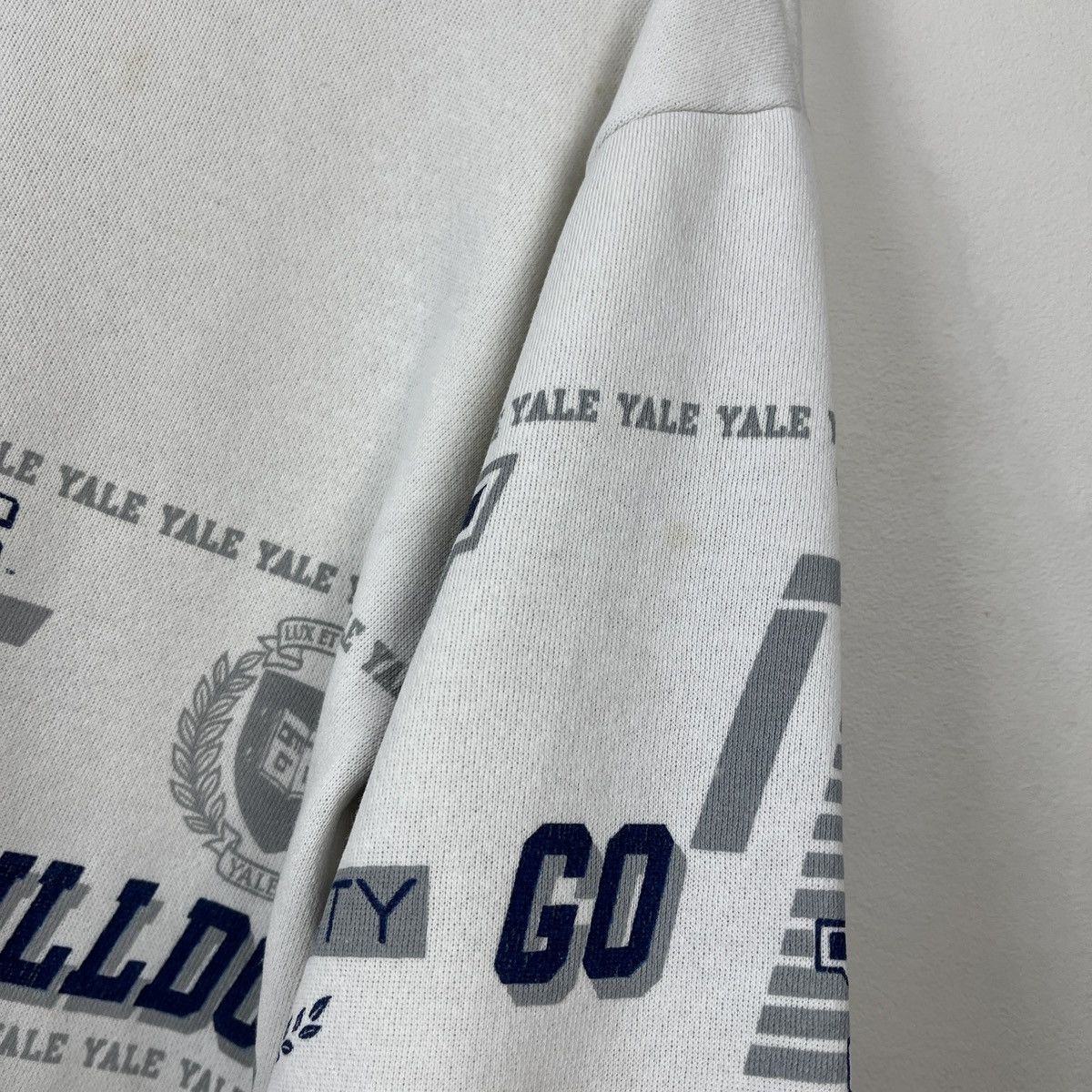 Vintage 90s Vintage Sweatshirt Yale Bulldogs box Fit Made in USA Size US L / EU 52-54 / 3 - 11 Thumbnail
