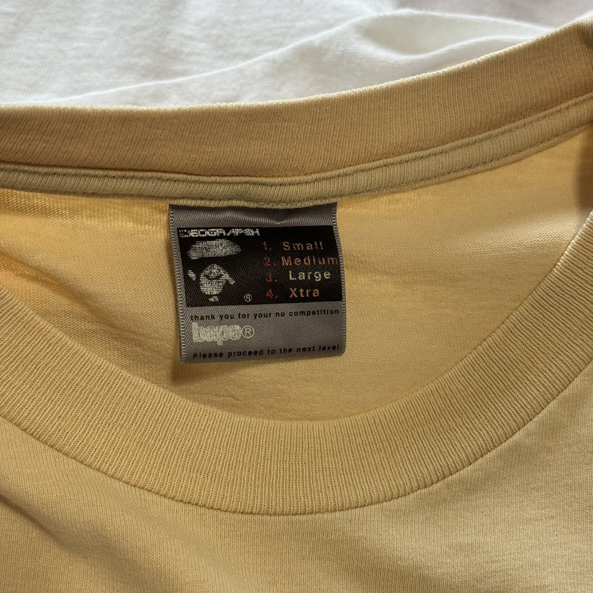 Bape × Vintage OG Star College Logo Tee Beige Size US L / EU 52-54 / 3 - 9 Thumbnail