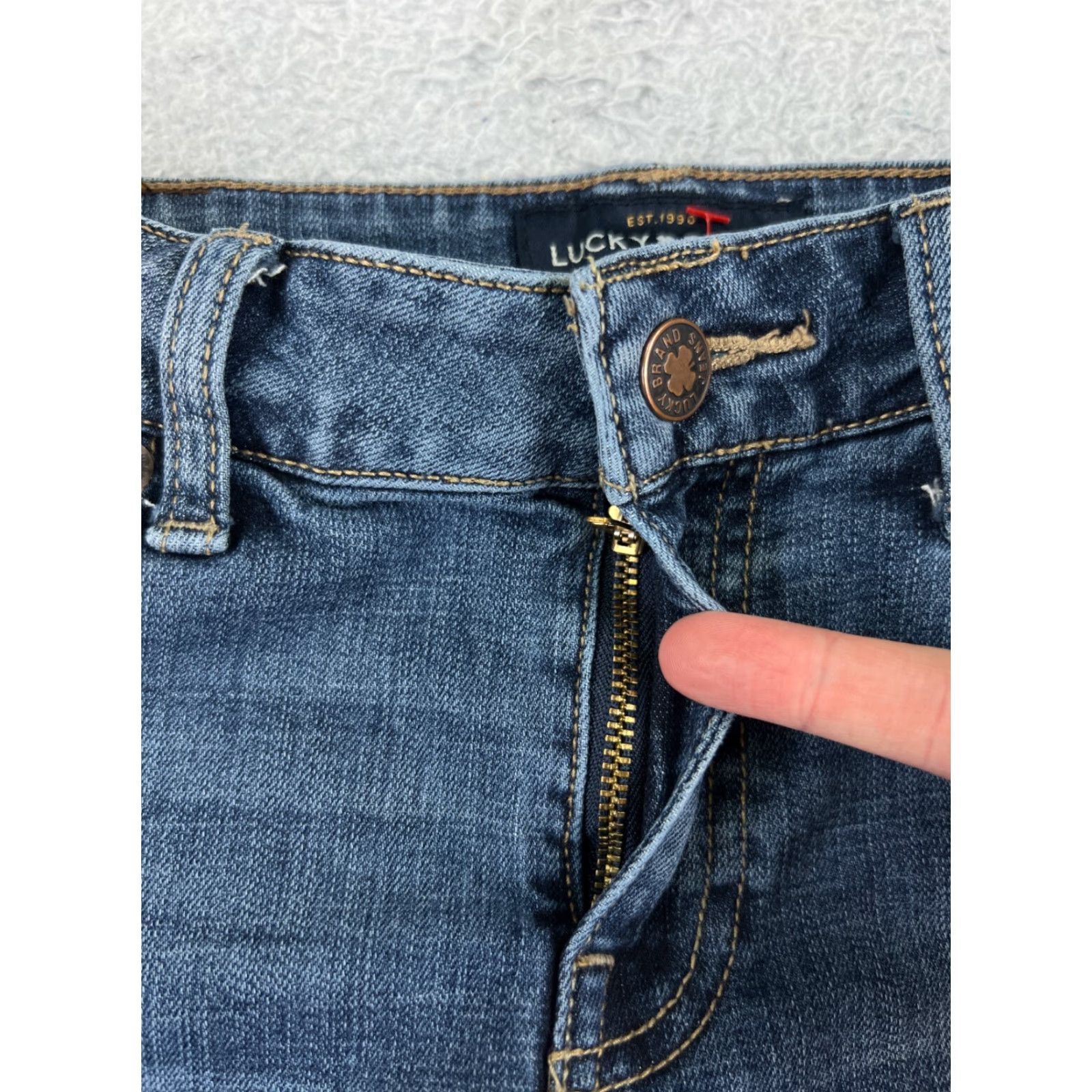 Lucky Brand Lucky Brand Jeans Womens 2 Blue Denim Straight Low Rise 26x25 Cotton Blend 5-Pocket Logo Embroidered Button 26 in Waist Regular Inseam 25 in XS? Size 26" / US 2 / IT 38 - 5 Thumbnail