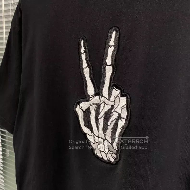 Balenciaga Balenciaga Short-sleeve T-shirt with dissolving smile and Size US L / EU 52-54 / 3 - 6 Thumbnail