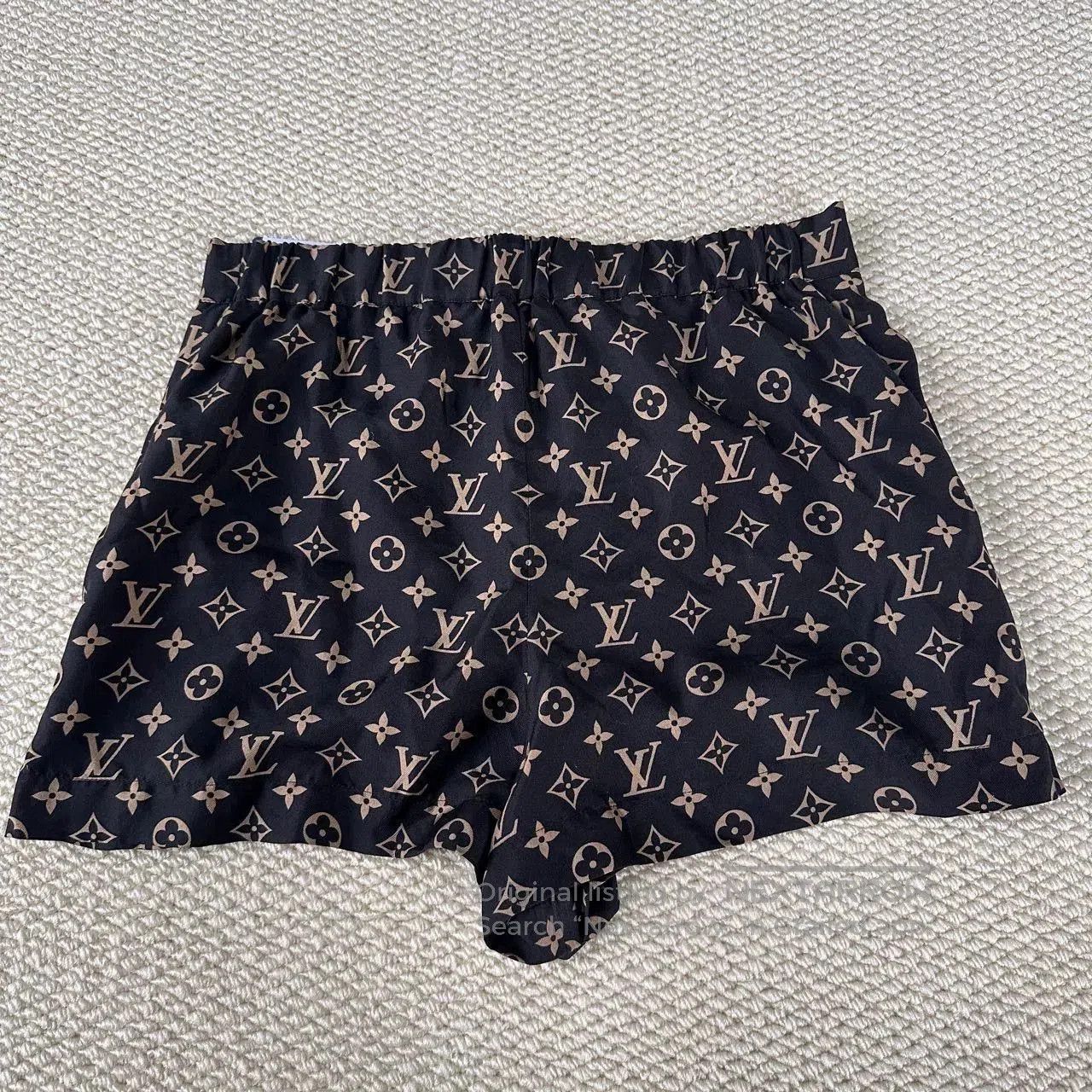 Louis Vuitton Louis Vuitton Monogram Silk Shorts. Size 37" - 2 Thumbnail