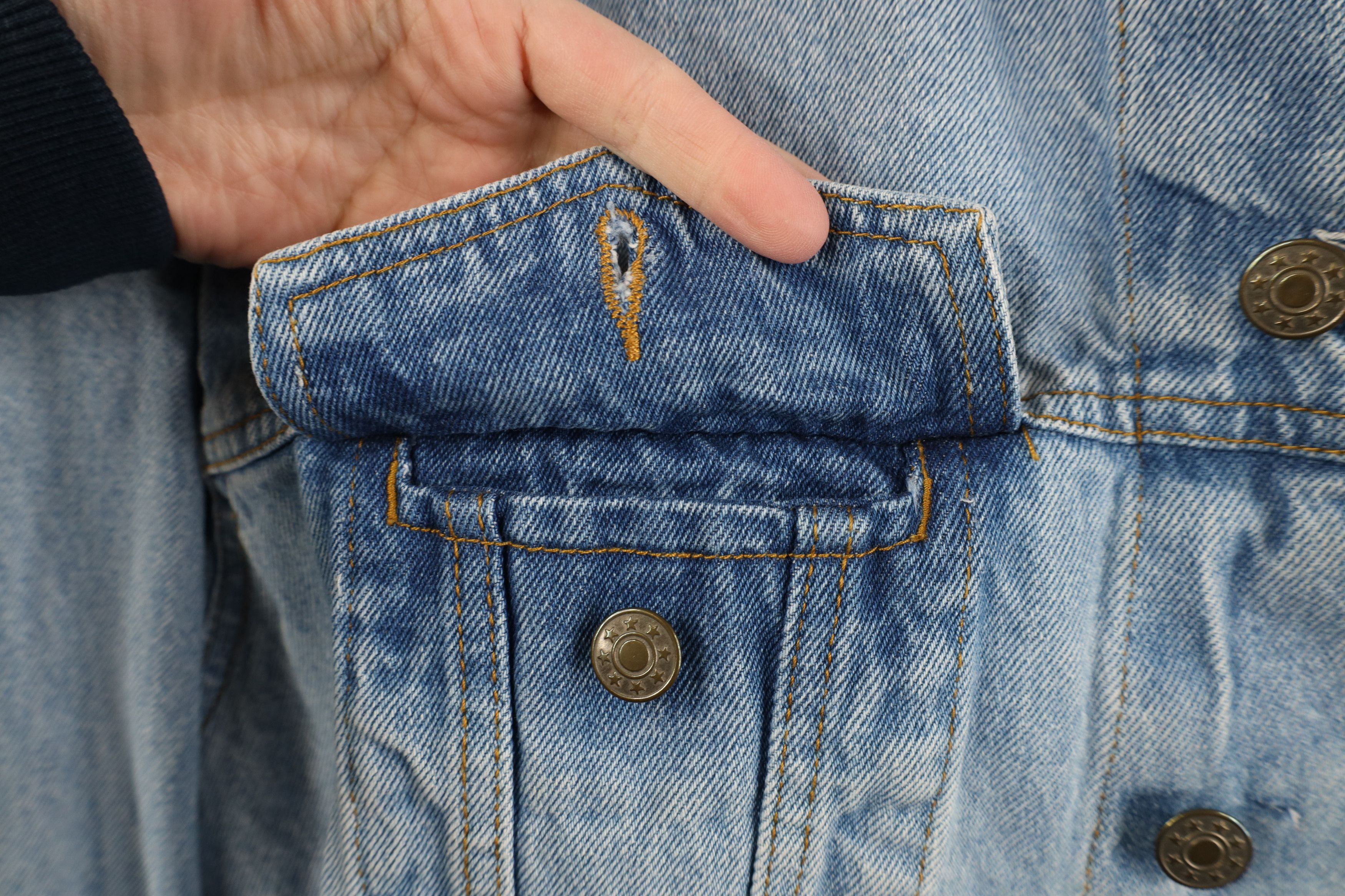 Vintage Vintage 90s Streetwear Denim Jean Trucker Jacket Blue Cotton Size US L / EU 52-54 / 3 - 10 Thumbnail
