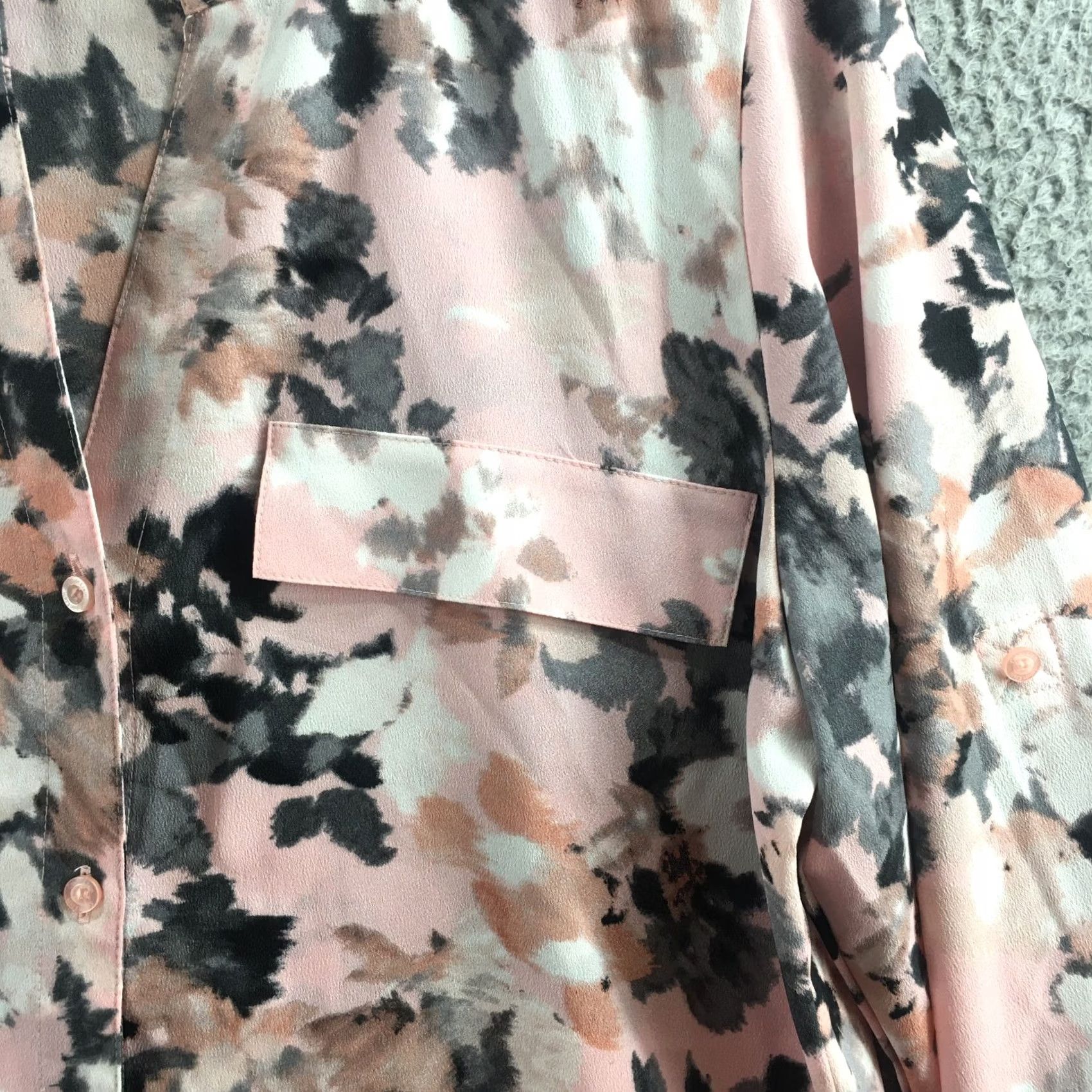 Calvin Klein Calvin Klein Blouse Top Womens M Pink Floral Long Sleeve Casual V-Neck Roll Tab Sleeve Shirt Pattern Floral Ladies Mens Womens Size M / US 6-8 / IT 42-44 - 5 Thumbnail