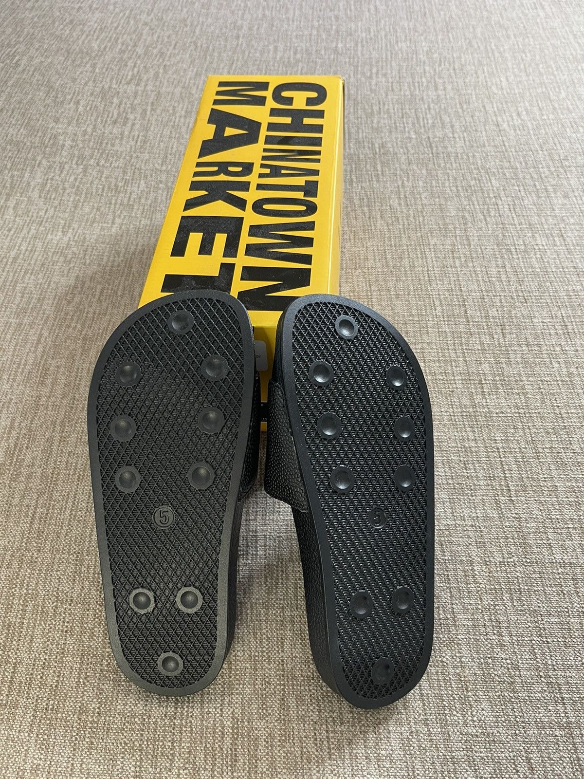 Market Chinatown Market Bball Smiley Slides Size US 5 / EU 37 - 5 Thumbnail