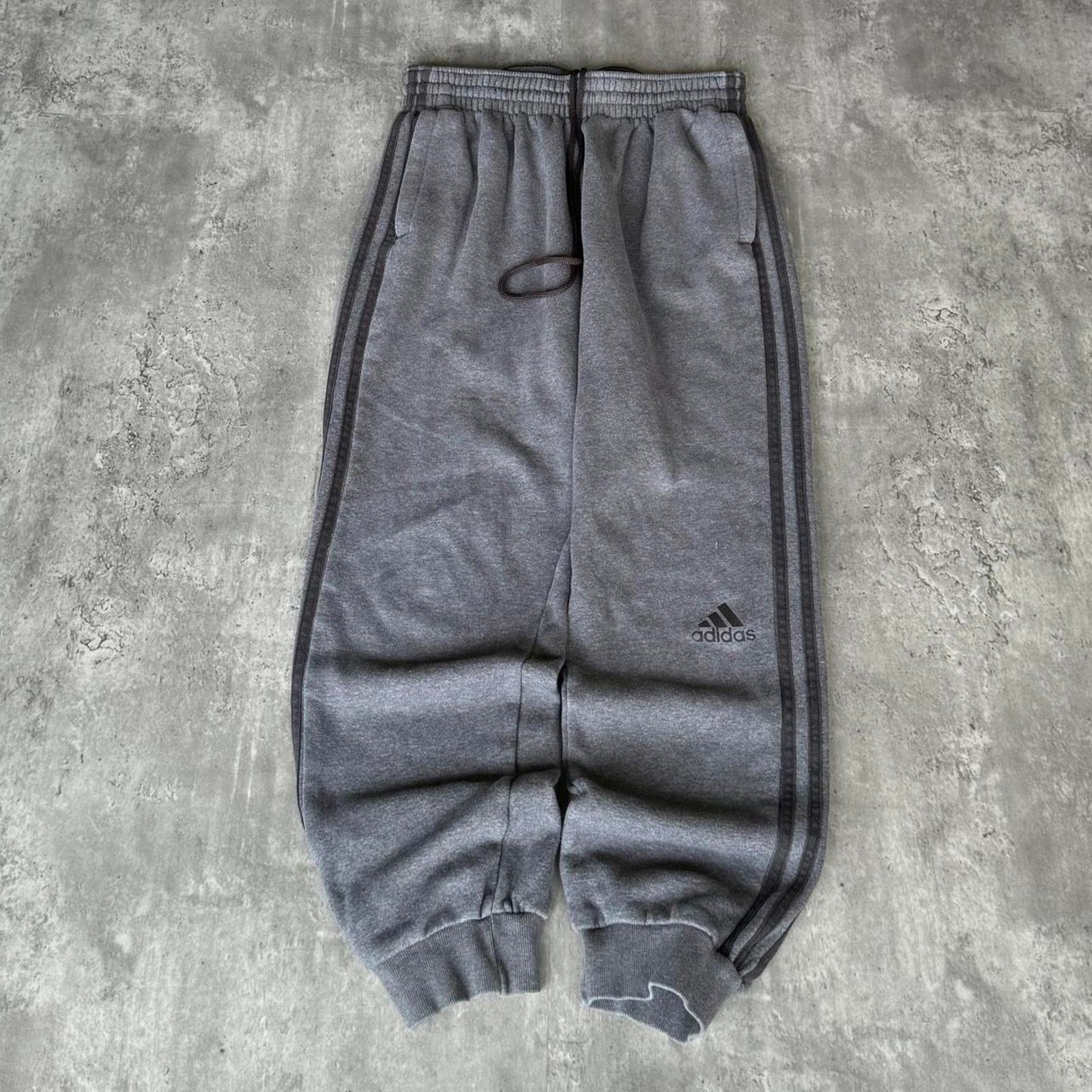 Adidas × Vintage Vintage Y2K Adidas Grey Embroidered Grunge Opium Sweatpants Size US 30 / EU 46 - 1 Thumbnail