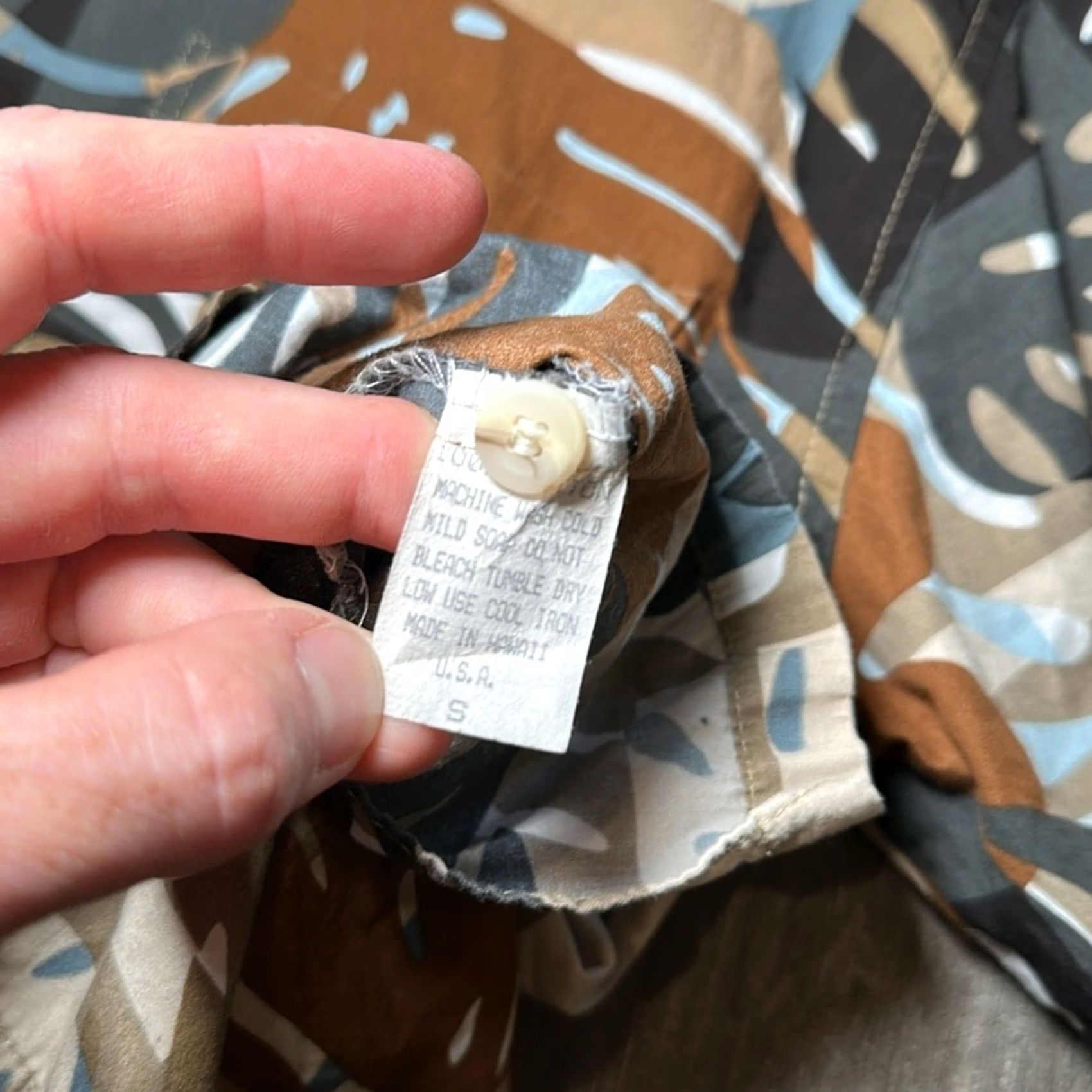 Hilo Hattie VINTAGE Hilo Hattie Shirt Short Sleeve Men S Tan Tropical Half Button Hawaiian Shirt Size US S / EU 44-46 / 1 - 7 Thumbnail