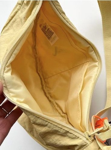 Japanese Brand Huskycat lightweight underarm dumpling bag Size ONE SIZE - 3 Thumbnail