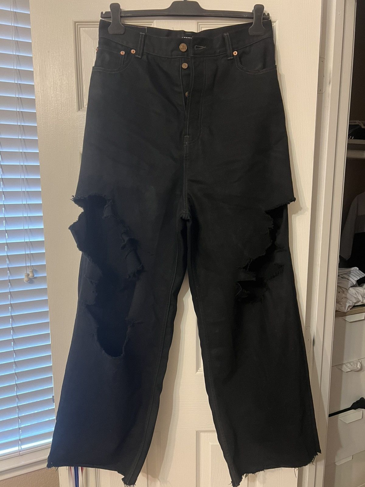 Balenciaga Balenciaga FW21 Baggy Destroyed Boxer Denim Size US 32 / EU 48 - 1 Thumbnail