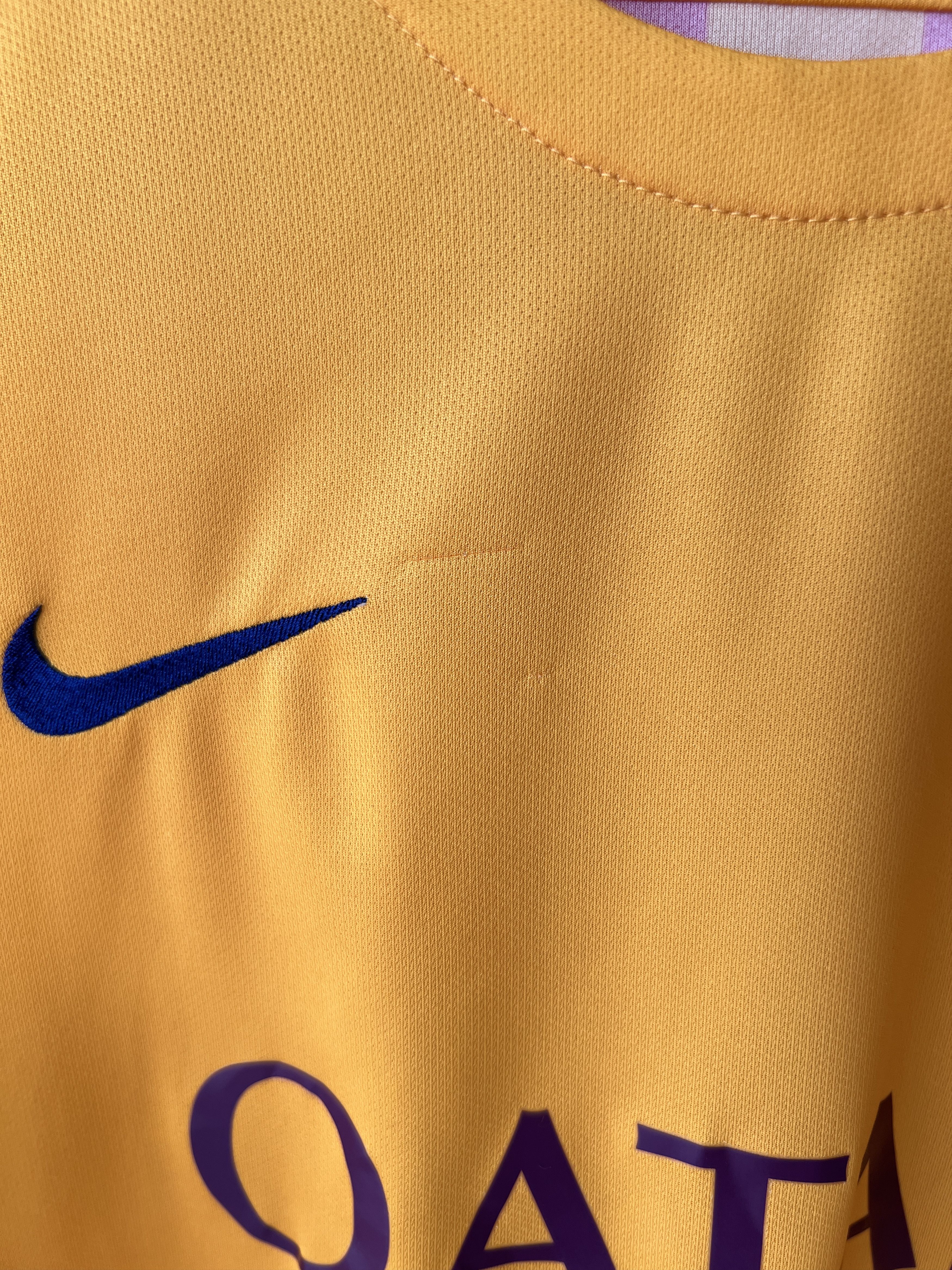 Nike (L) Barcelona 2015-16 Away Shirt Messi #10 Kit Size US L / EU 52-54 / 3 - 5 Thumbnail