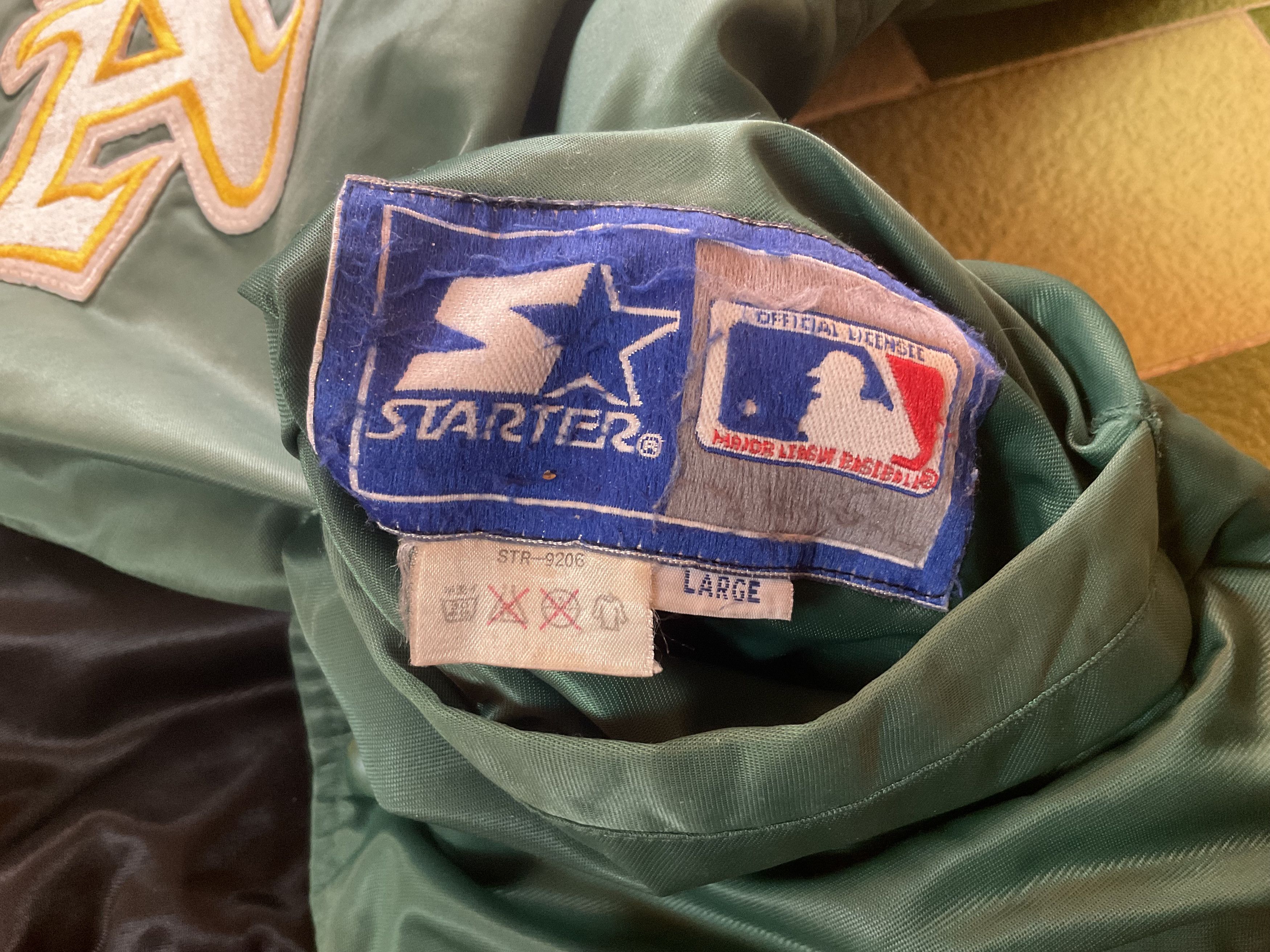 MLB Vintage Reversible Oakland Athletics Bomber Jacket Distress Size US L / EU 52-54 / 3 - 9 Thumbnail