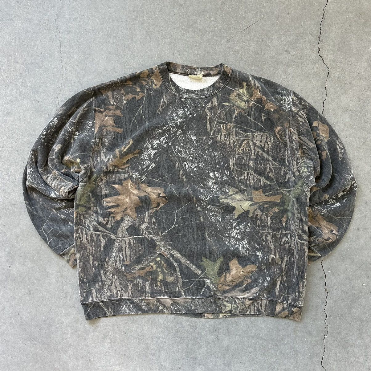 Image of Crazy Vintage Y2K Realtree Camo Crewneck Carhartt Style, Men's (Size 2XL)