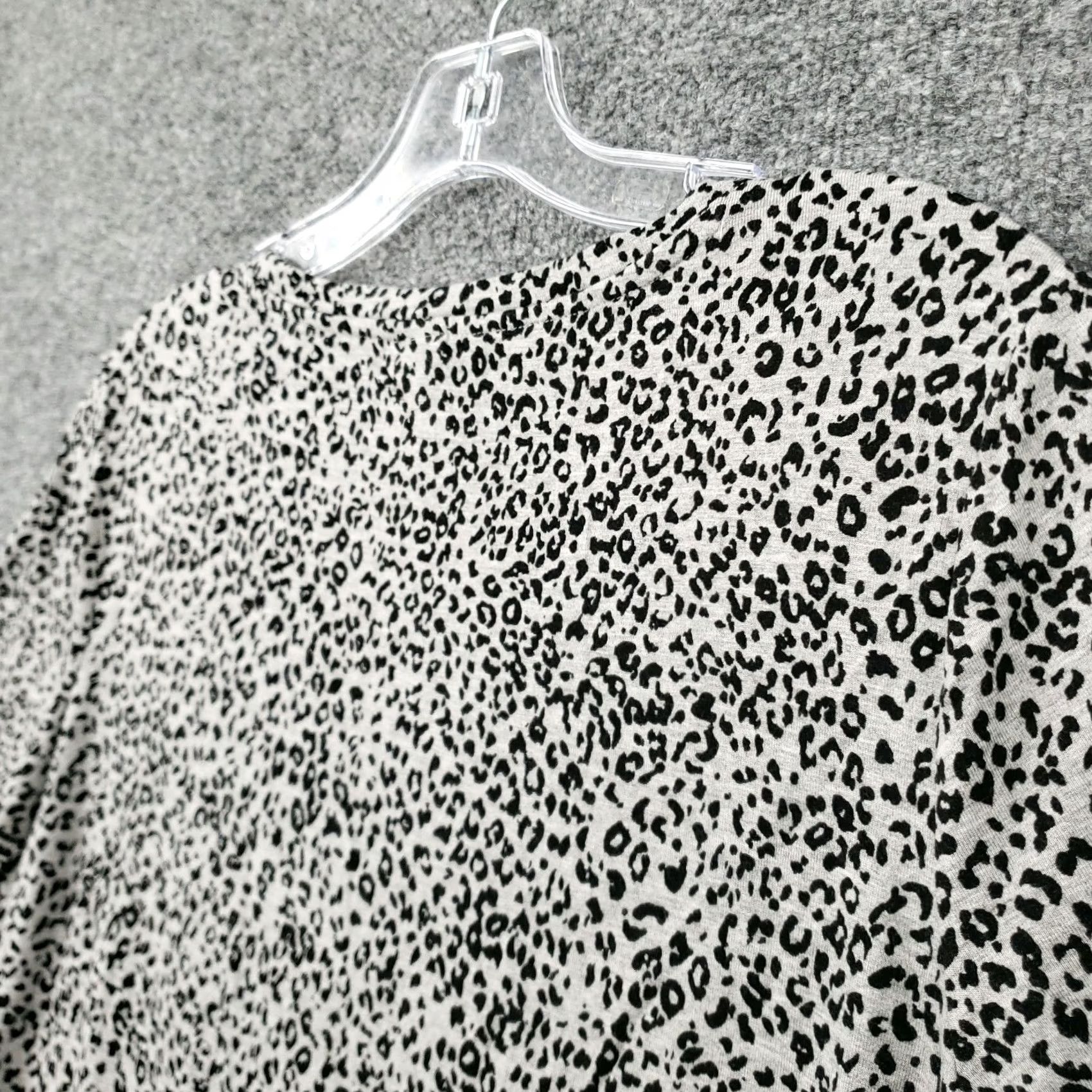 Old Navy Old Navy T-Shirt Womens M Medium Gray Basic Animal Print Short Sleeves Luxe Tee Size M / US 6-8 / IT 42-44 - 6 Thumbnail