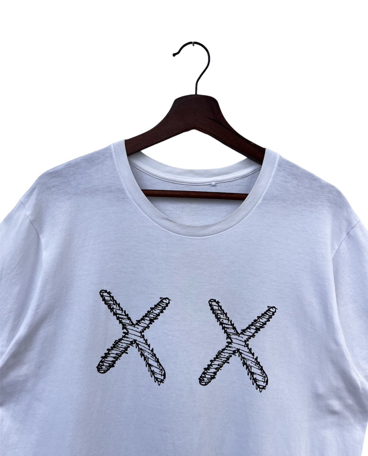 Kaws × Uniqlo Kaws X Uniqlo Shirt Skeleton Size US L / EU 52-54 / 3 - 2 Thumbnail