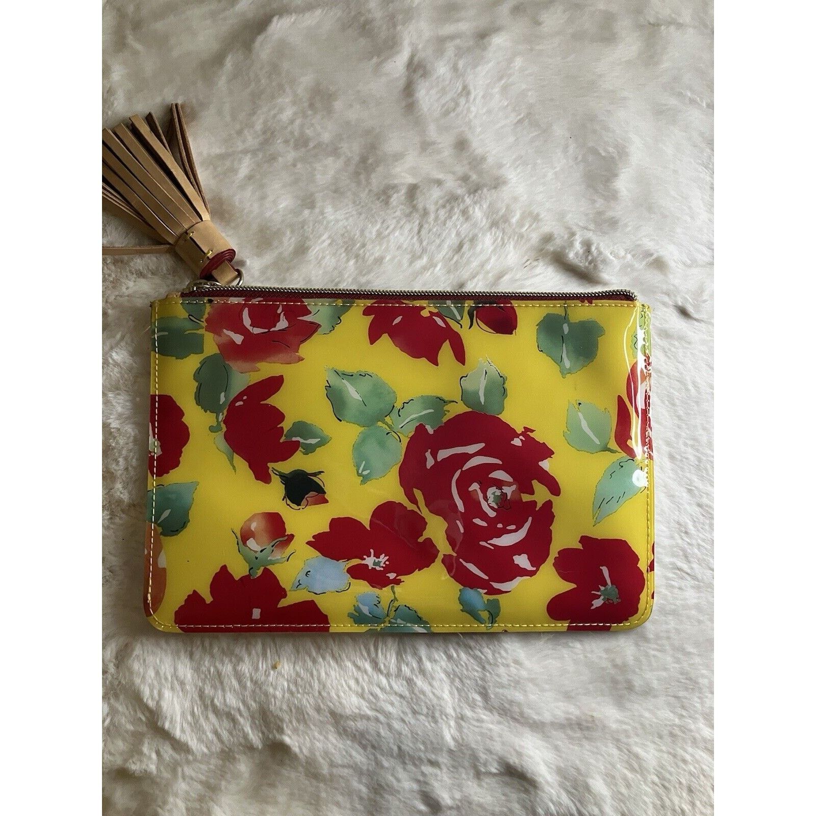 Dooney & Bourke NWOT DOONEY & BOURKE VINYL FLOWER WRISTLET CLUTCH POUCH Size ONE SIZE - 2 Thumbnail