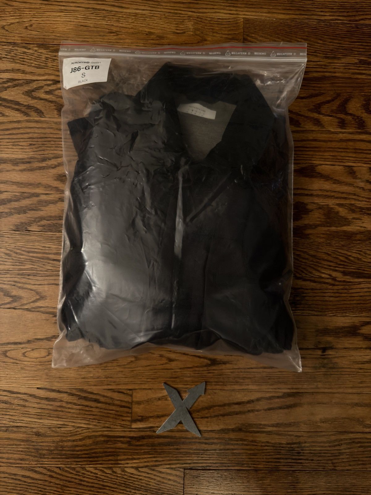 Acronym Acronym J86-GTB Size US S / EU 44-46 / 1 - 7 Thumbnail