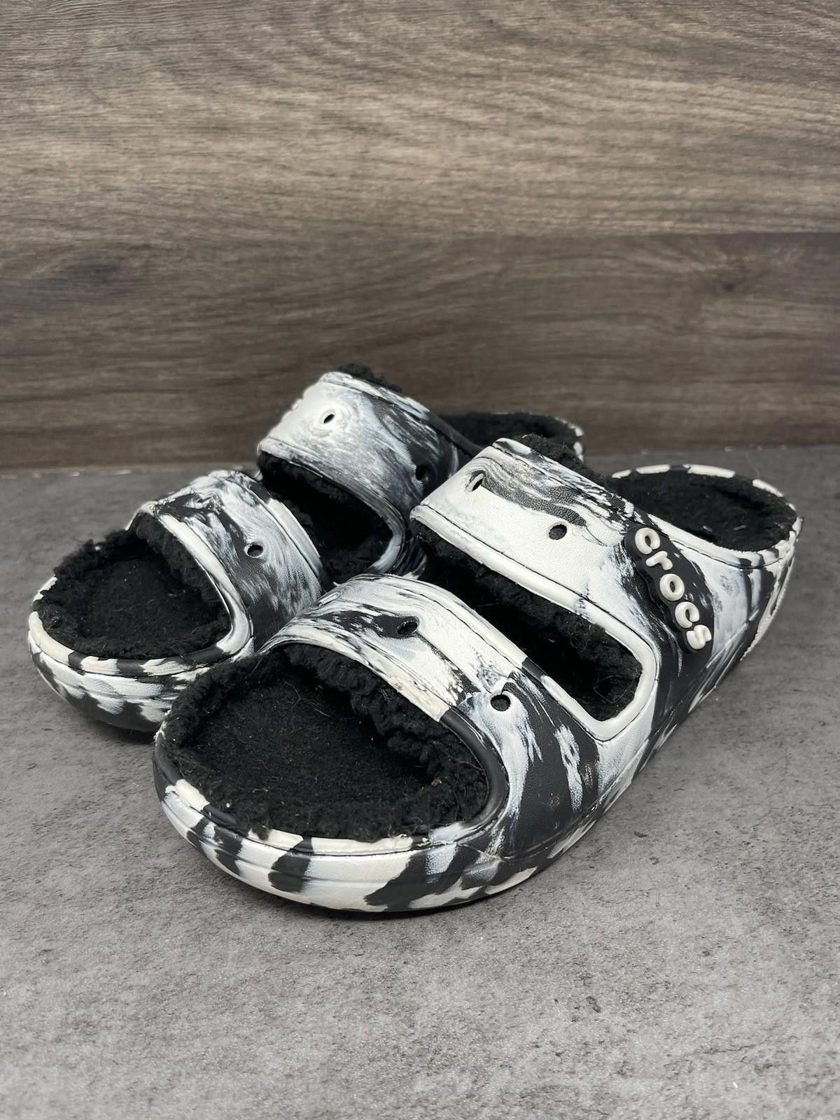 Crocs Crocs Classic Cozzzy Sandals Womens Size 8 Black White Size US 8 / IT 38 - 2 Thumbnail
