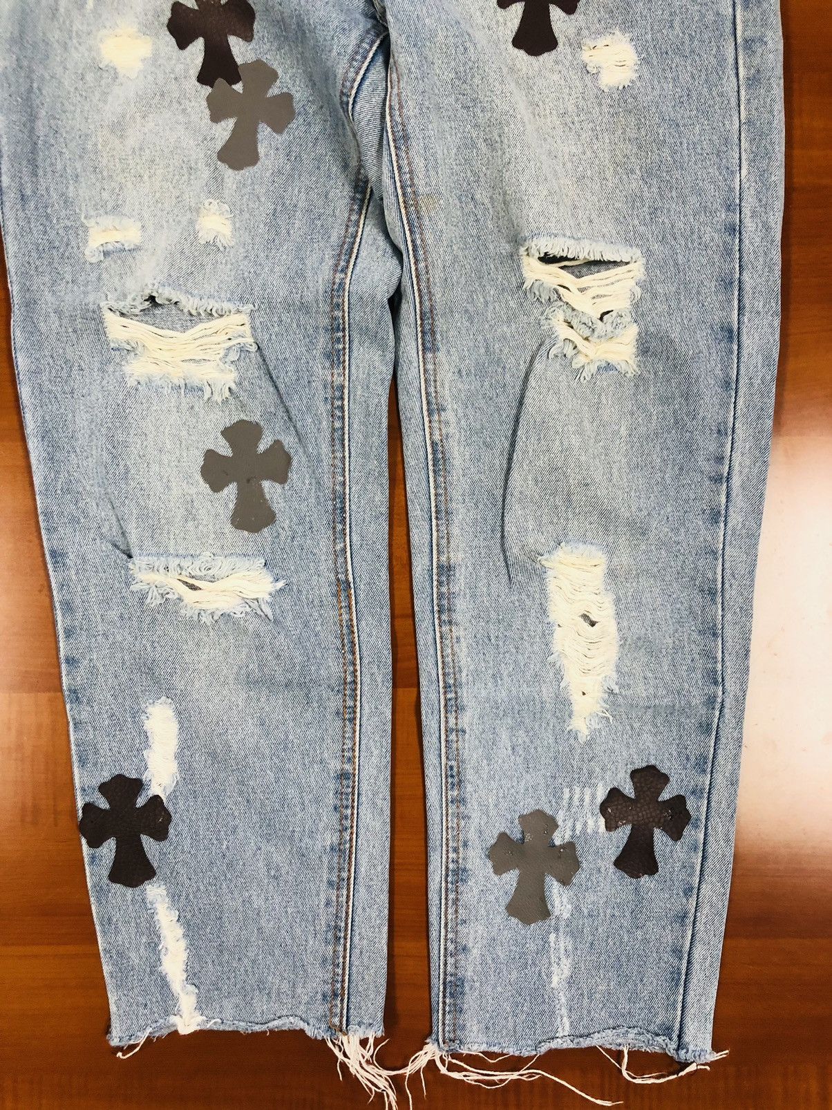 Forever 21 Forever 21 Ripped Jeans Size US 29 - 14 Thumbnail