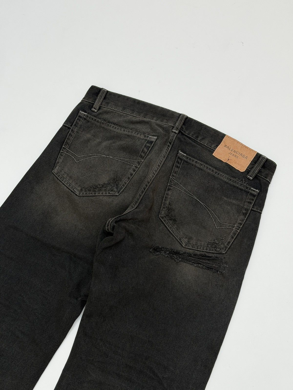 Balenciaga Balenciaga Destroyed Straight Denim Pant Anthracite Size US 30 / EU 46 - 7 Thumbnail