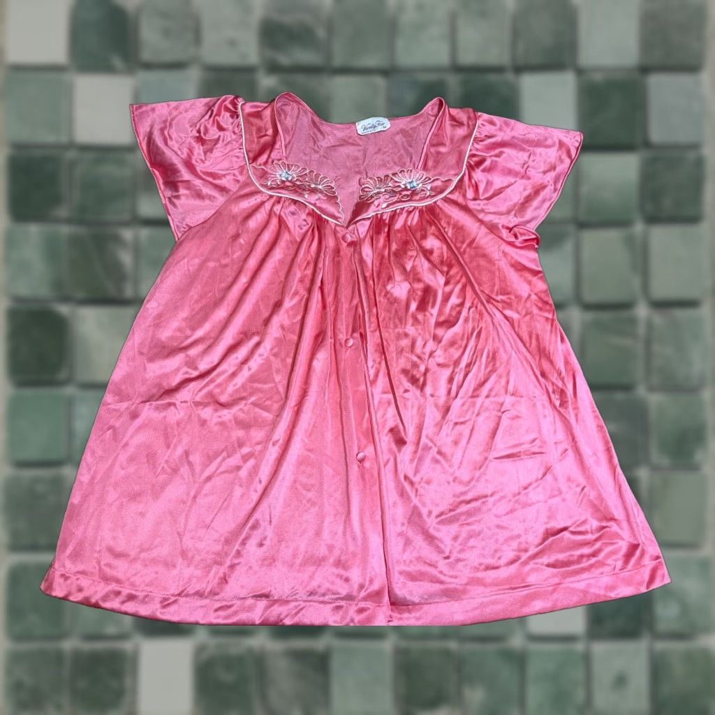 Vintage VINTAGE Vanity Fair Pajama Top PJ Top Womens Medium M Pink Button Up Floral Embordered Satin Monochrome Size M / US 6-8 / IT 42-44 - 1 Thumbnail