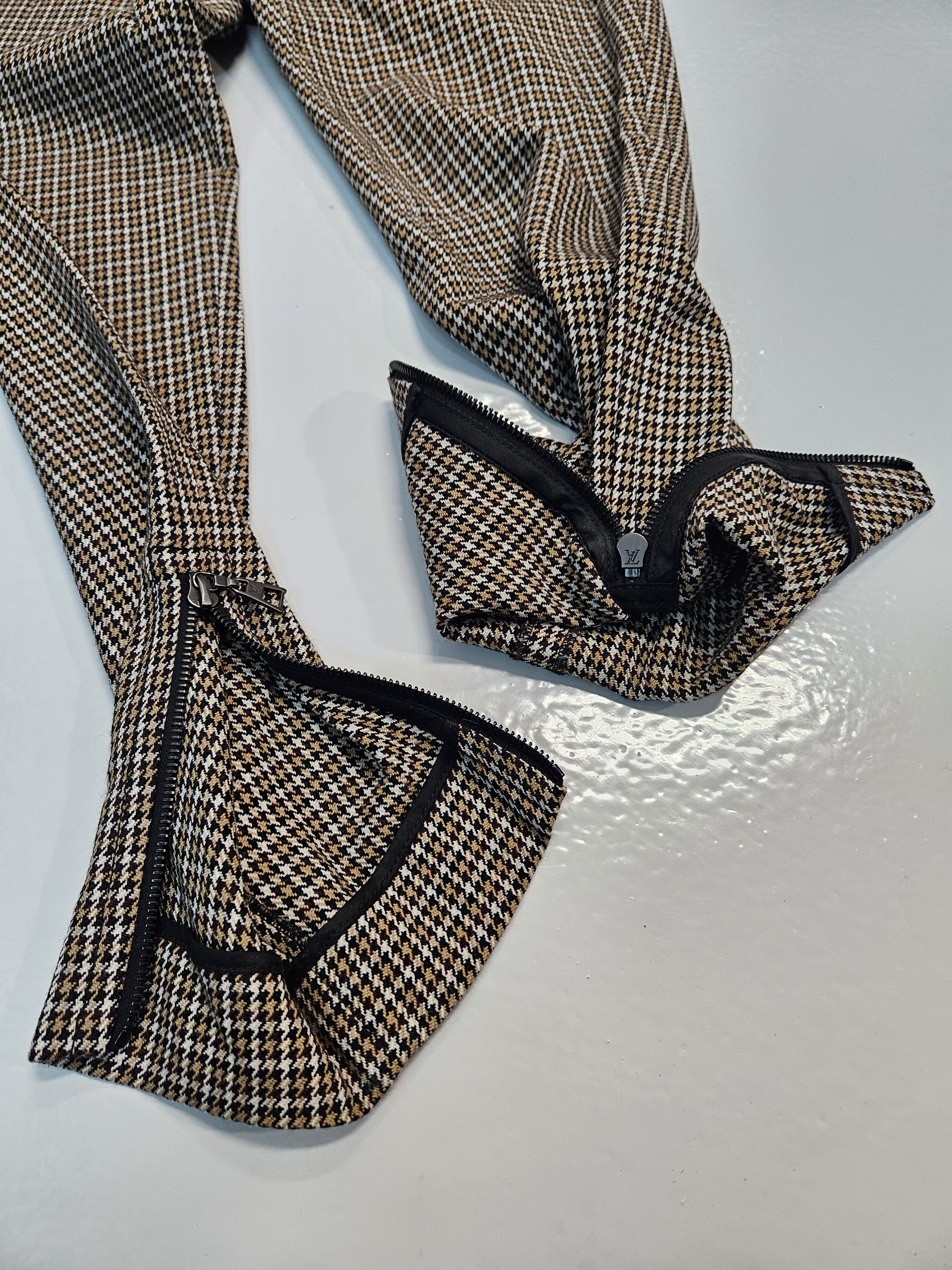 Louis Vuitton Louis Vuitton tapered herringbone wool pants Size 27" / US 4 / IT 40 - 7 Thumbnail