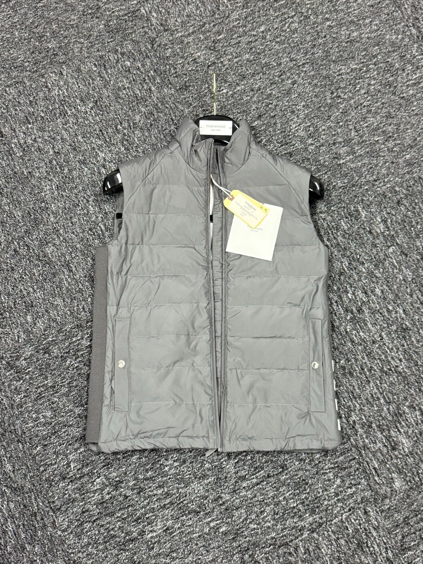 Thom Browne Thom Browne Women's Classic Mid Gray Down Vest Size40 Size S / US 4 / IT 40 - 3 Thumbnail