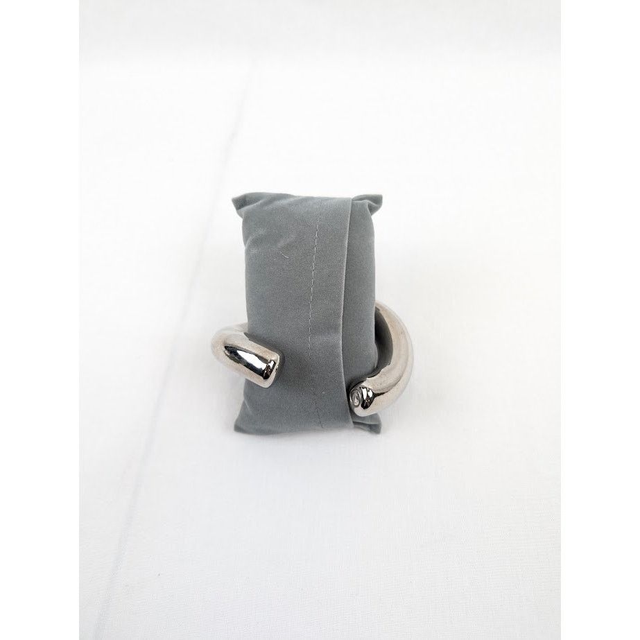 Balenciaga o1rshd1 Size: OS / C Shaped Bracelet in Silver Size ONE SIZE - 12 Thumbnail