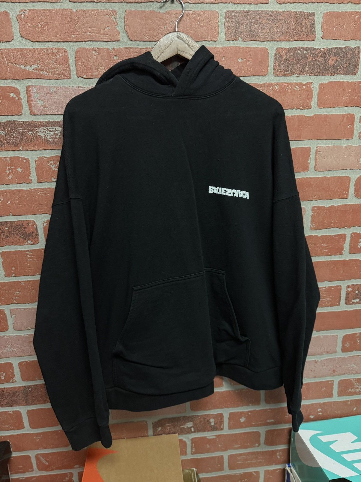 Balenciaga Balenciaga Black White Hoodie Size 2(M) Clean Size US M / EU 48-50 / 2 - 3 Thumbnail