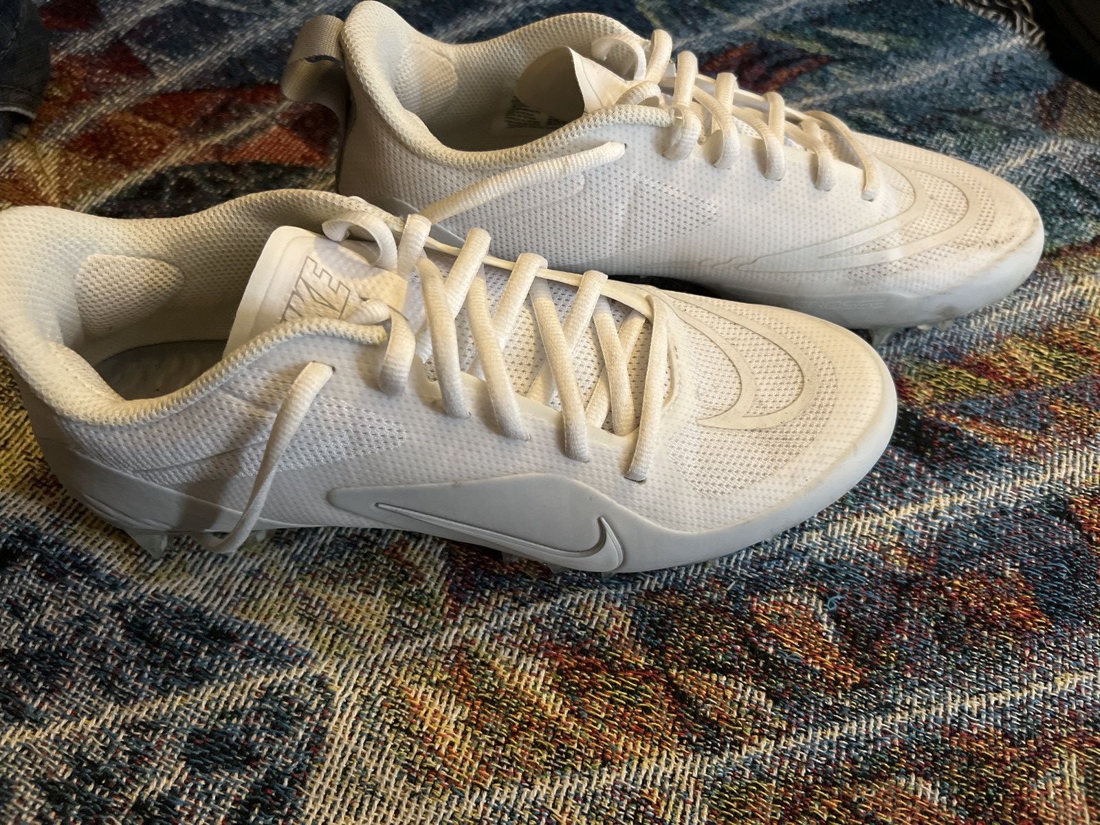 Nike Mens size 7 nike low white cleats Size US 7 / EU 40 - 4 Thumbnail