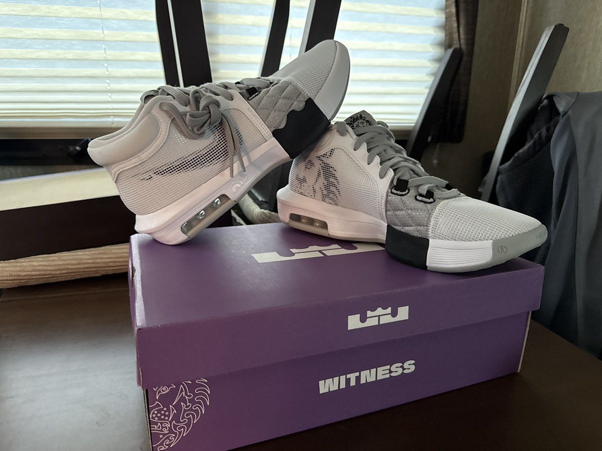 Nike NEW Nike LeBron Witness VIII 8, size 8.5, OG Box, DS, MINT! Size US 8.5 / EU 41-42 - 6 Thumbnail