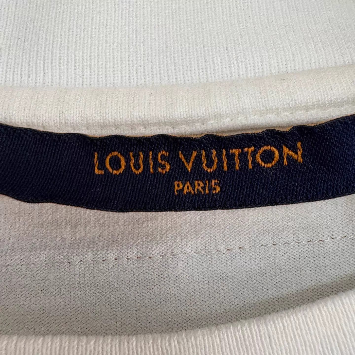 Louis Vuitton Louis Vuitton White Embossed Logo Long Sleeve Tee XL Size US XL / EU 56 / 4 - 4 Thumbnail