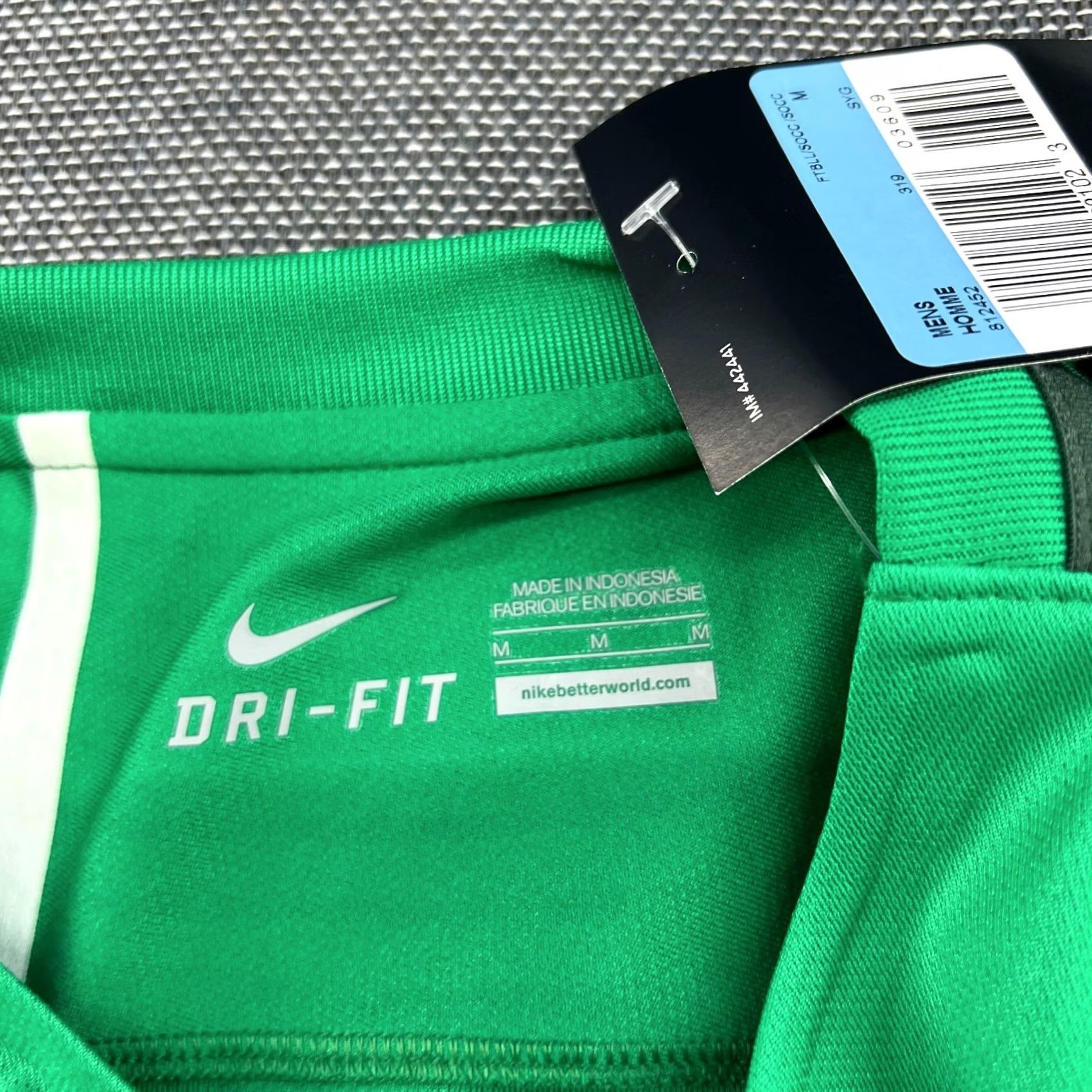 Nike Nike Norway 2016 2017 Goalkeeper Player Issue Jersey Mens Medium Football Long Sleeve Green Shirt Mens Football Jersey Size US M / EU 48-50 / 2 - 3 Thumbnail